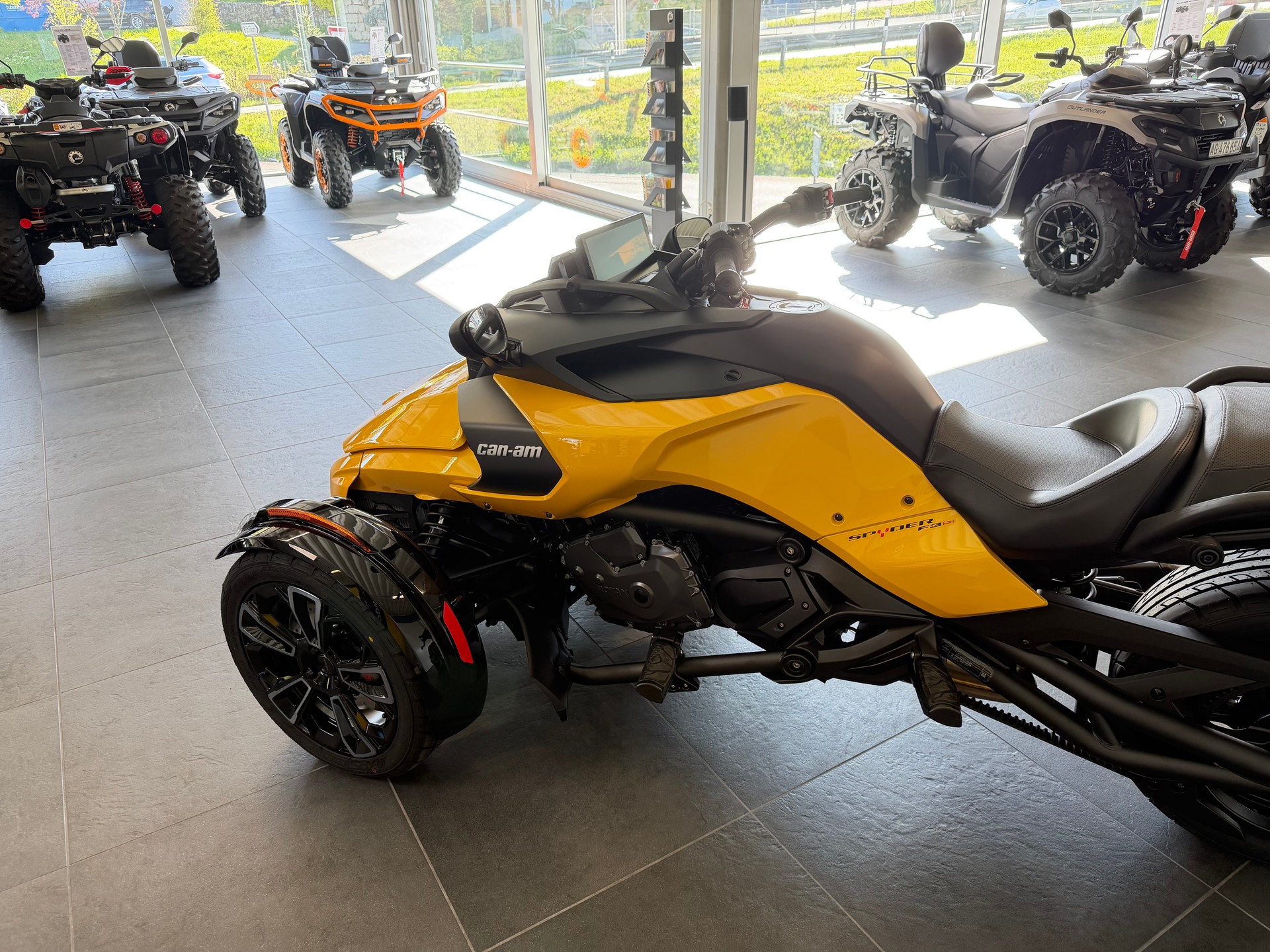 CAN-AM Spyder F3 S-image-3