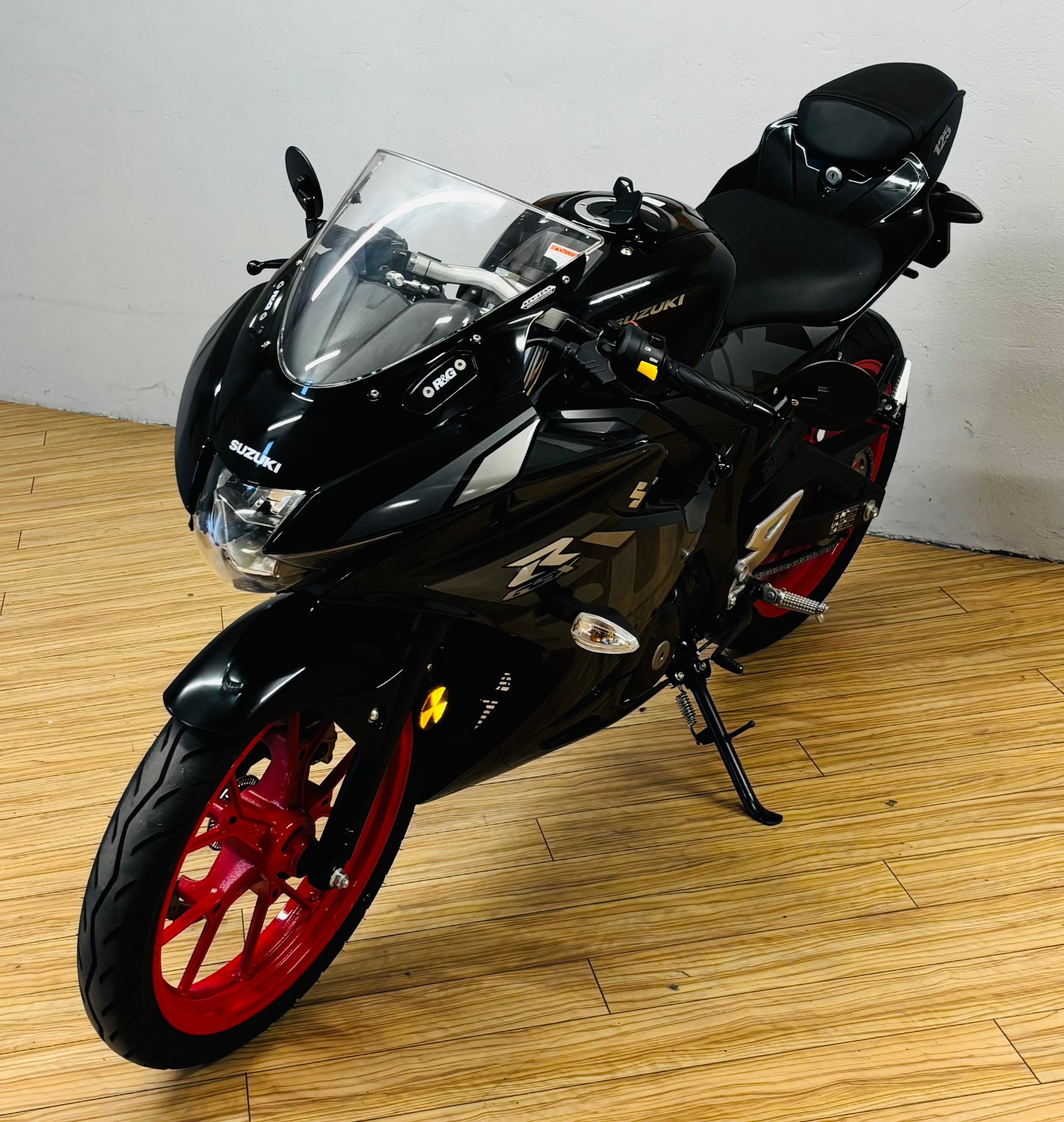 SUZUKI GSX-R 125-image-5