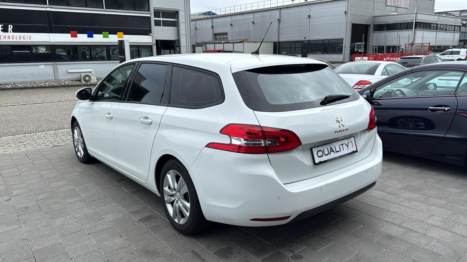 PEUGEOT 308 SW 1.6 BlueHDI Allure-image-13