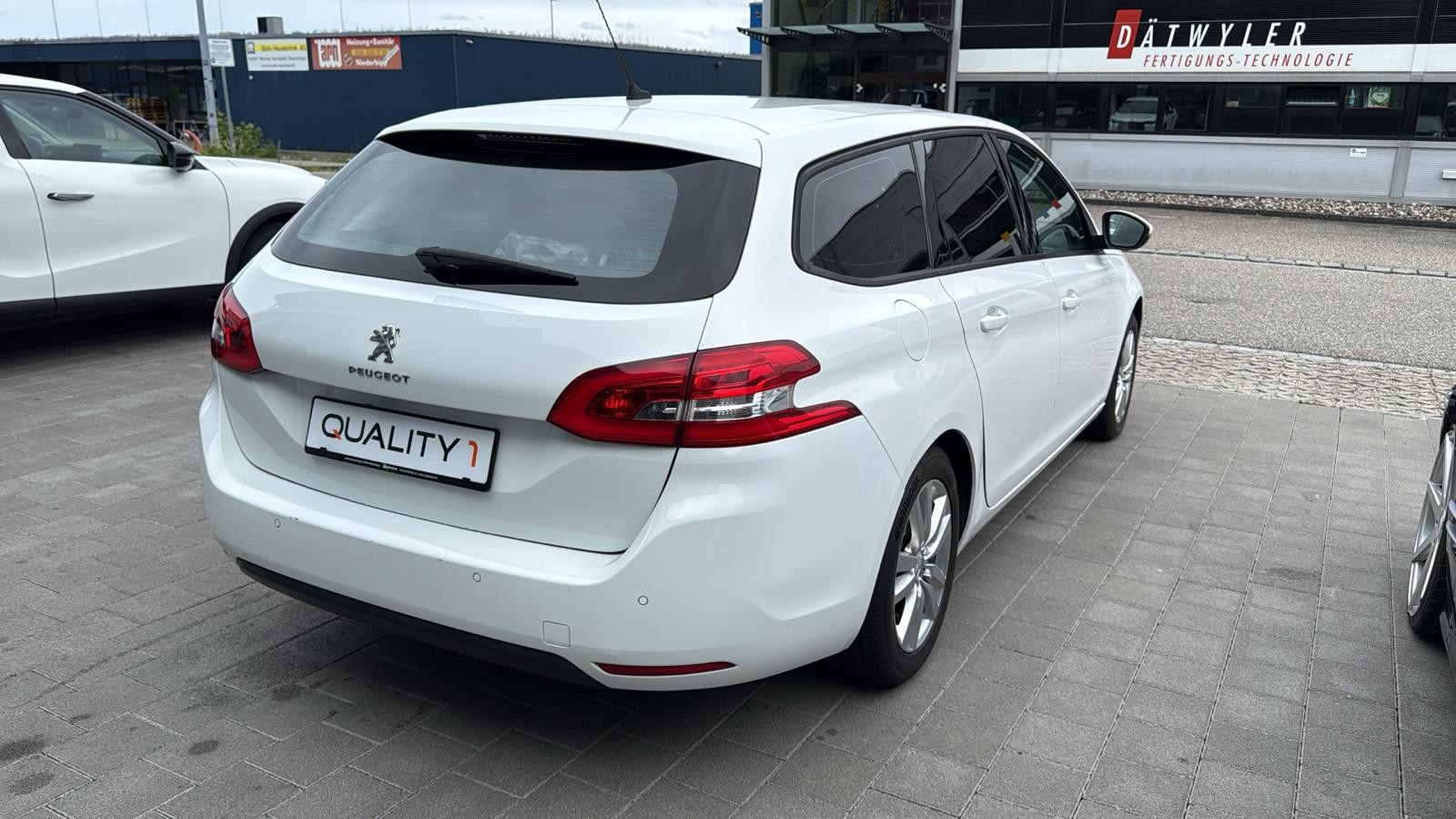 PEUGEOT 308 SW 1.6 BlueHDI Allure-image-11