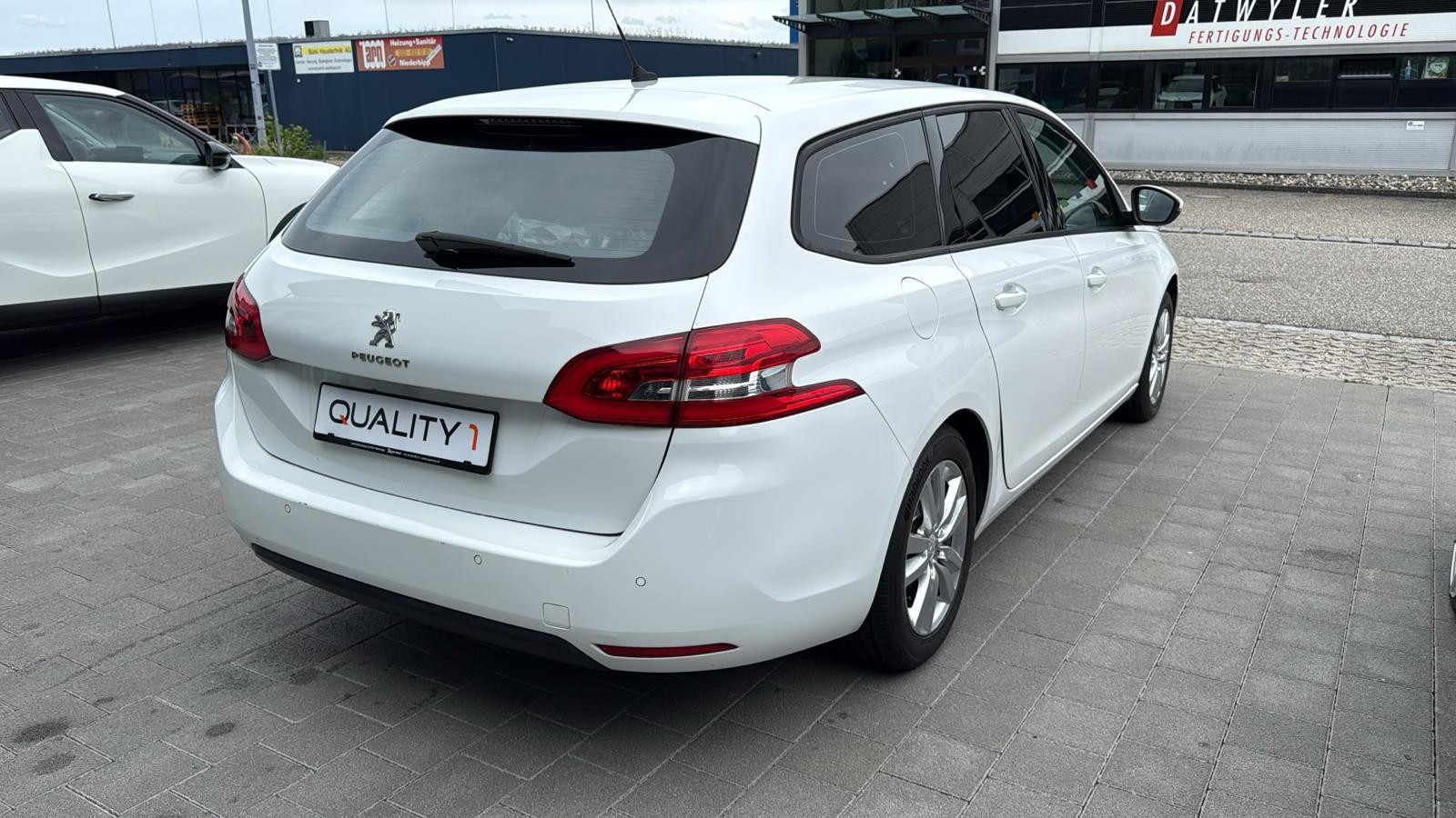 PEUGEOT 308 SW 1.6 BlueHDI Allure-image-12