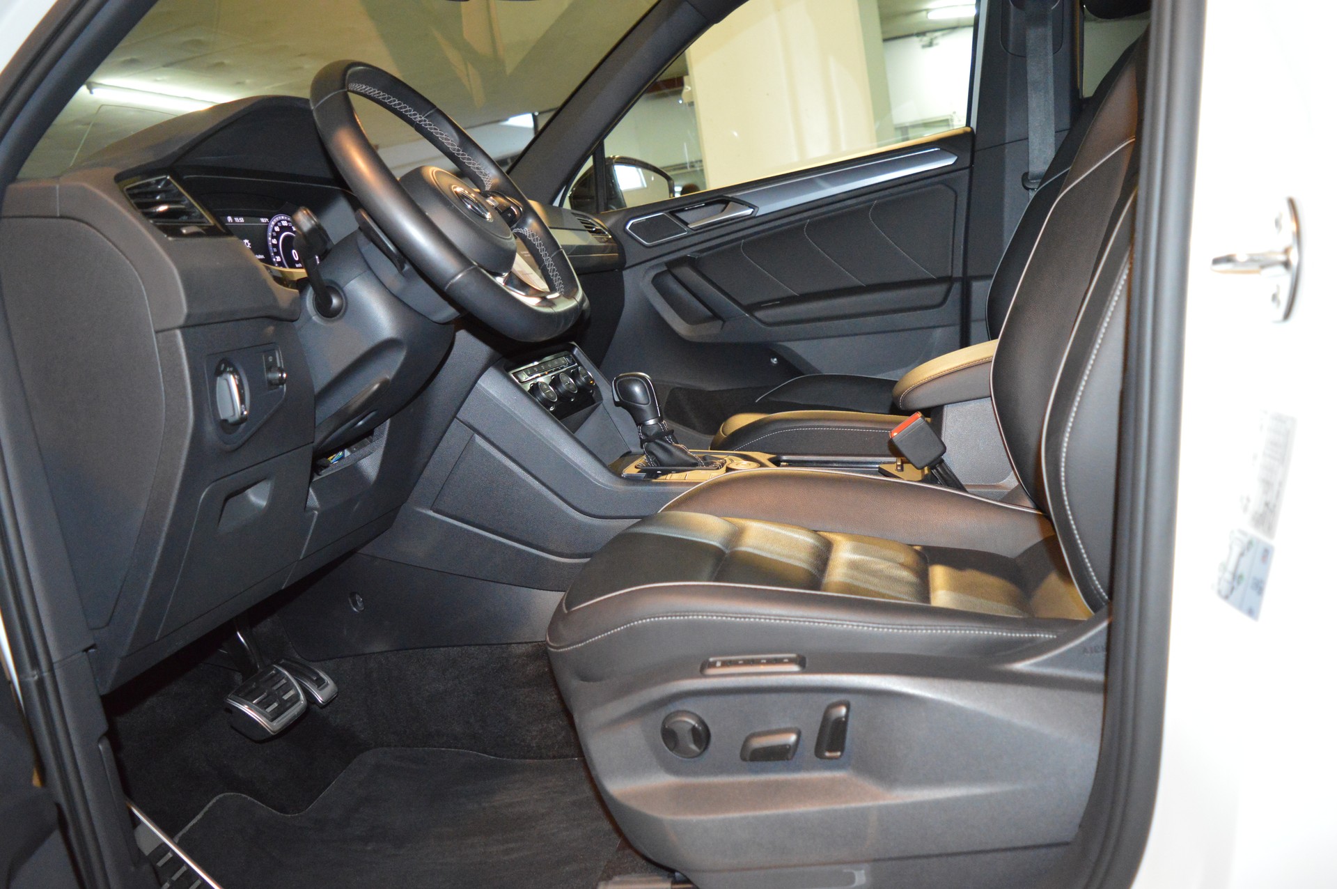 VW Tiguan 2.0TSI Highline 4Motion DSG-image-12