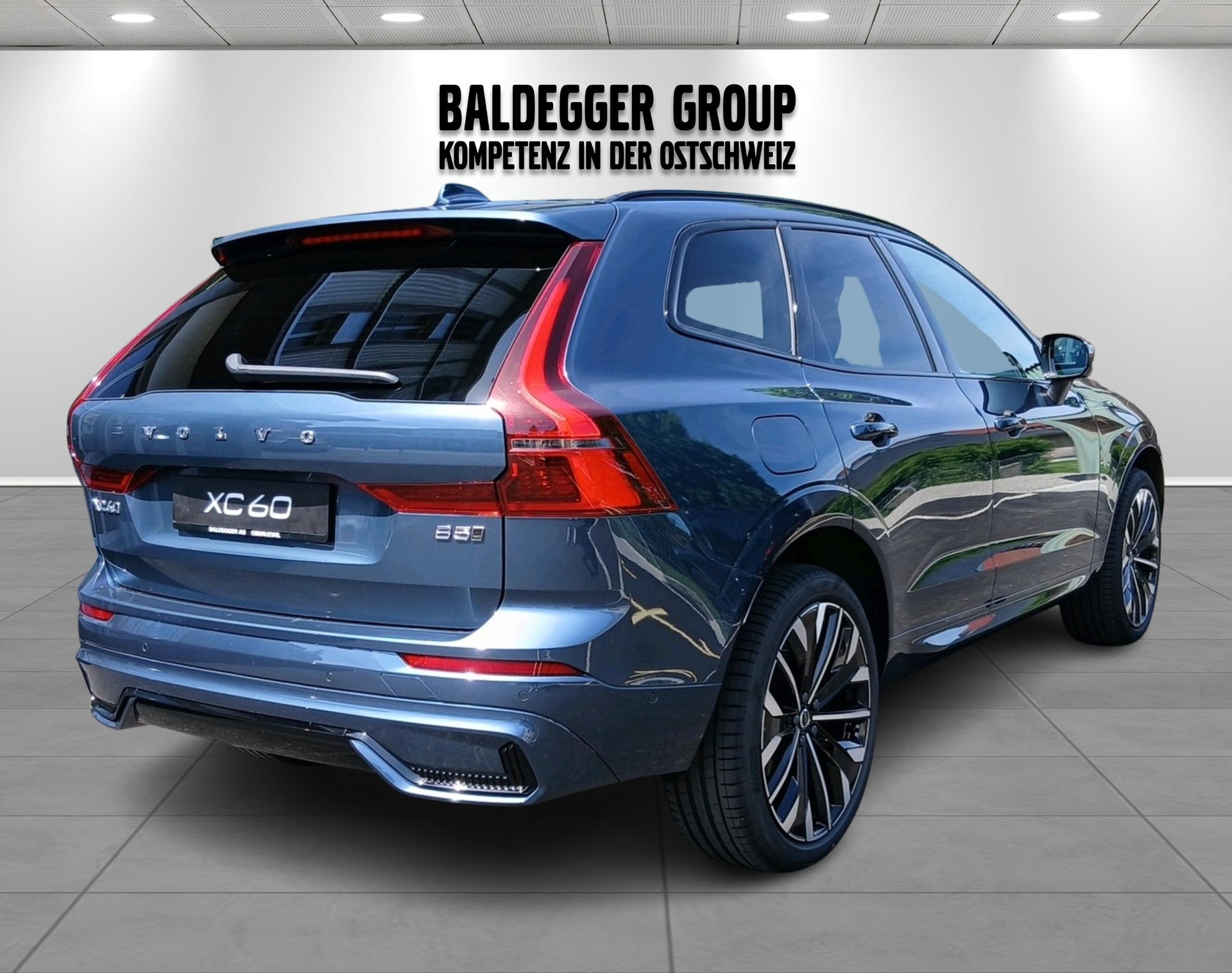 VOLVO XC60 2.0 B5 MH Ultra Dark AWD-showroom-element-1
