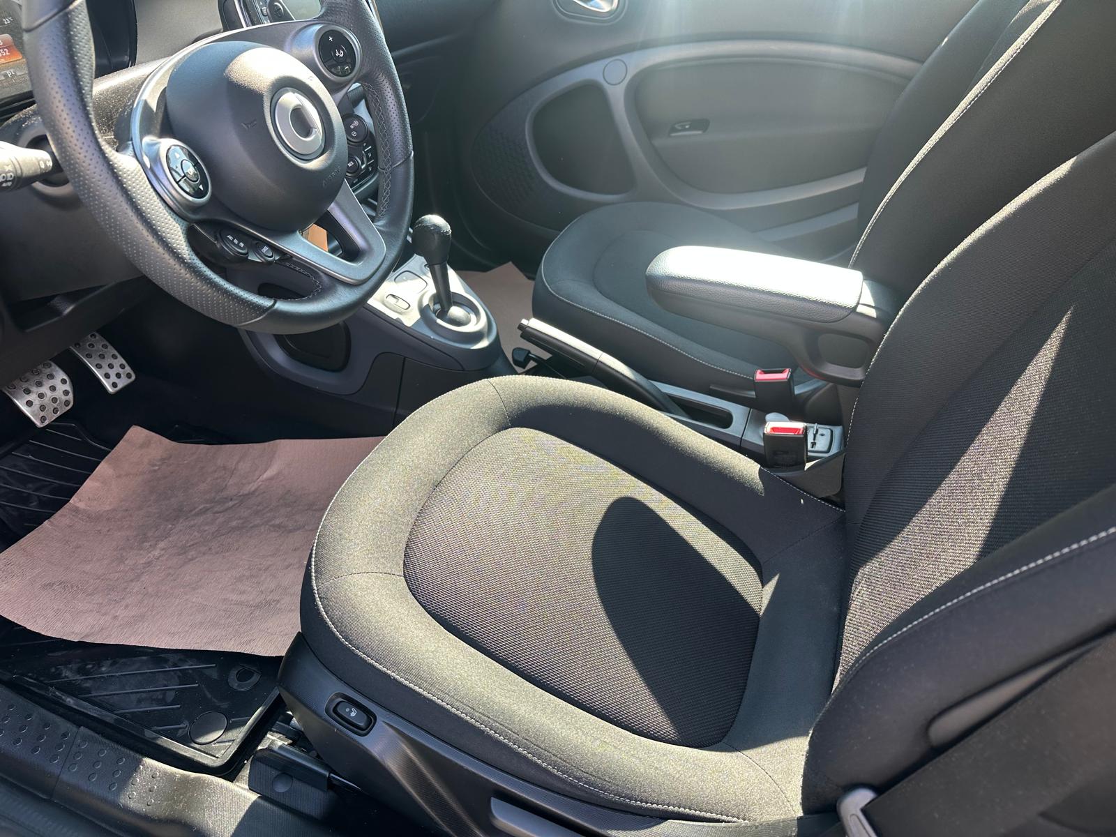 SMART FORTWO-image-9