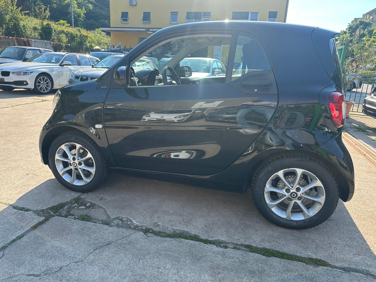 SMART FORTWO-image-4