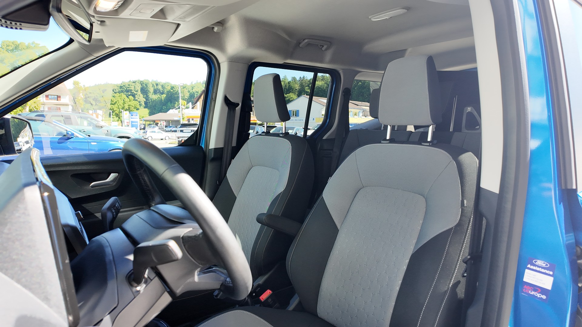FORD Tourneo Courier 1.0 EcoBoost Titanium-image-8