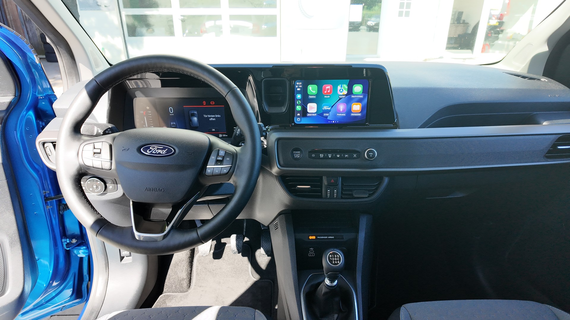 FORD Tourneo Courier 1.0 EcoBoost Titanium-image-10