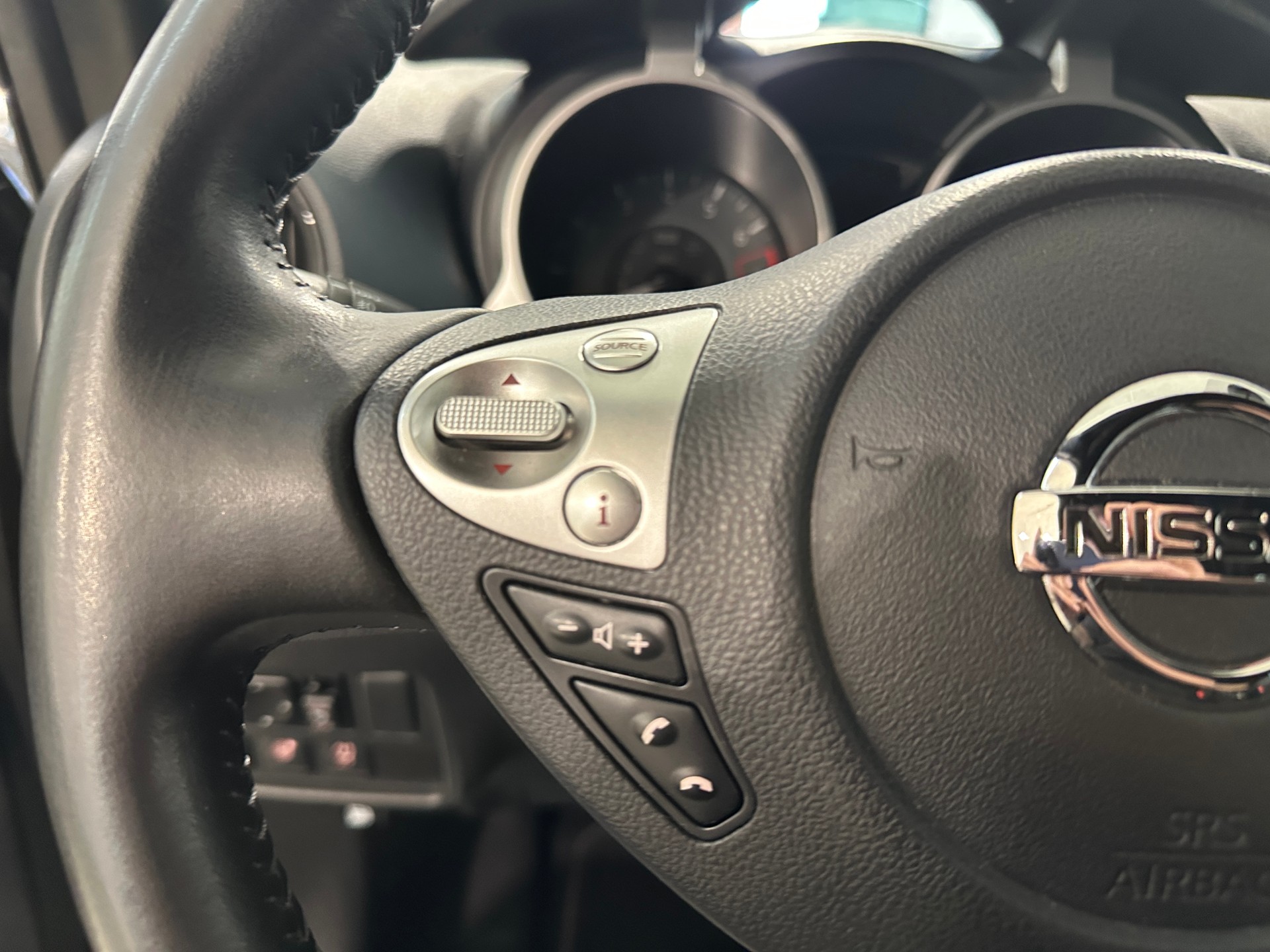 NISSAN Juke 1.6 tekna Xtronic CVT-image-22