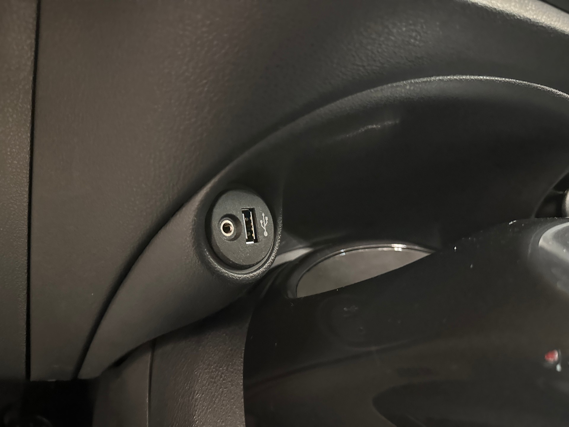 NISSAN Juke 1.6 tekna Xtronic CVT-image-18