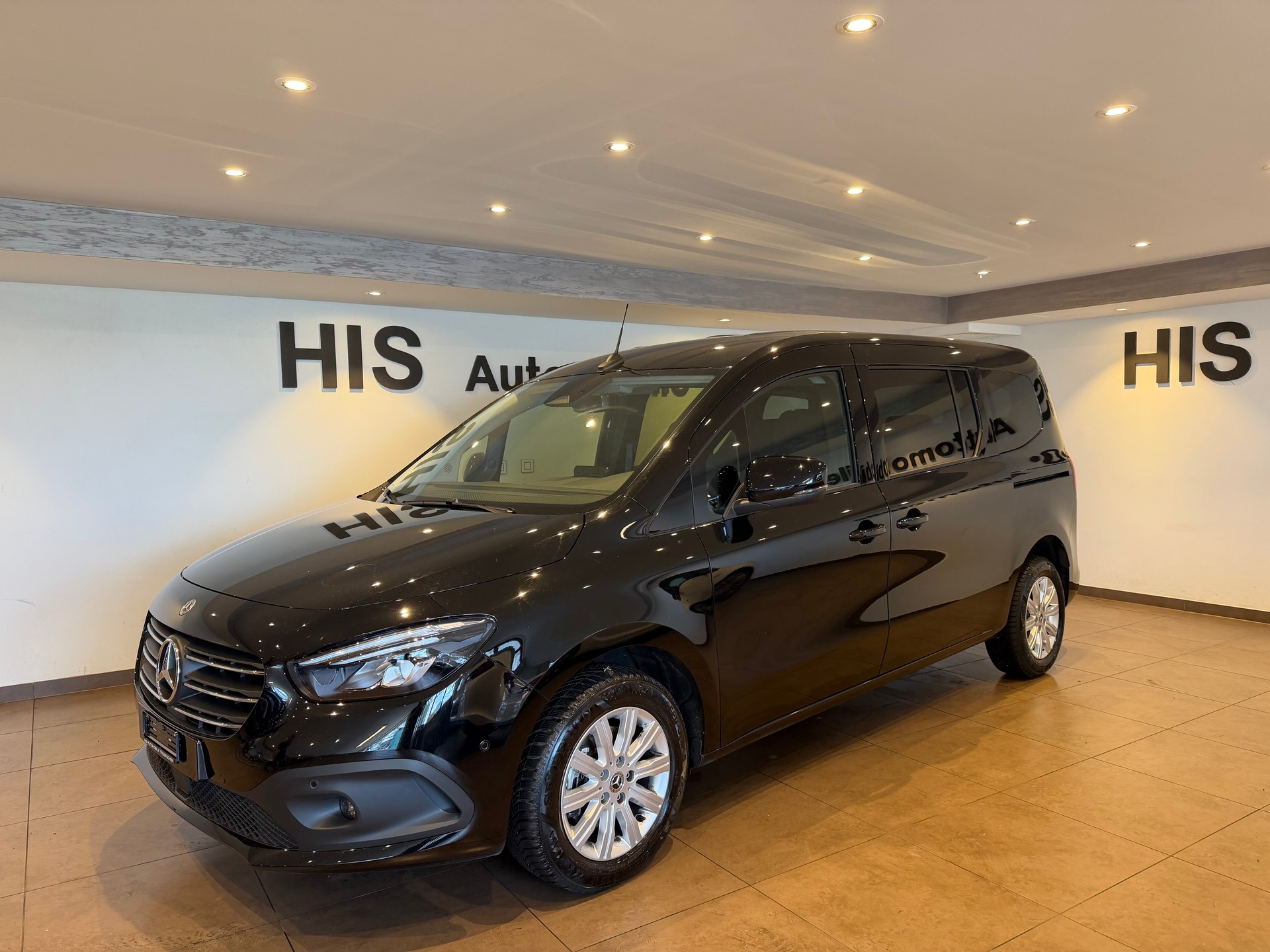 MERCEDES-BENZ 180 Progressive Van L-showroom-element-1