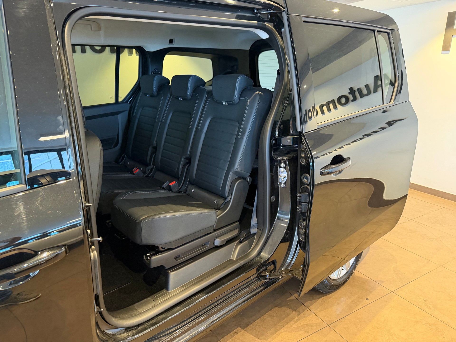 MERCEDES-BENZ 180 Progressive Van L-image-11