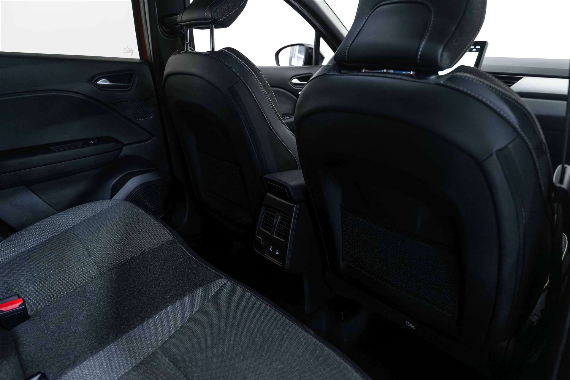 RENAULT Captur 1.8 E-Tech 160 Techno DHT-Automat-image-12