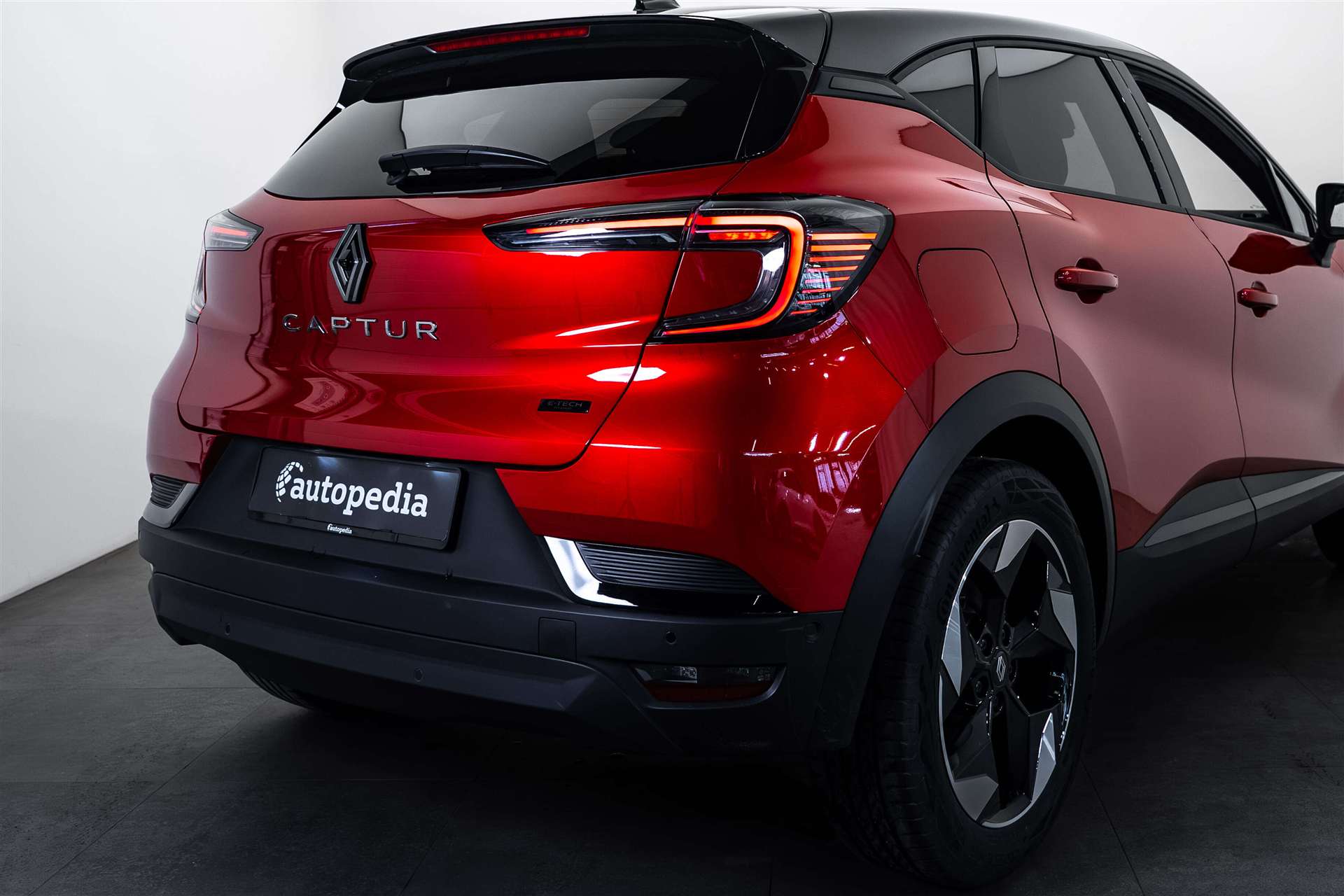 RENAULT Captur 1.8 E-Tech 160 Techno DHT-Automat-showroom-element-3