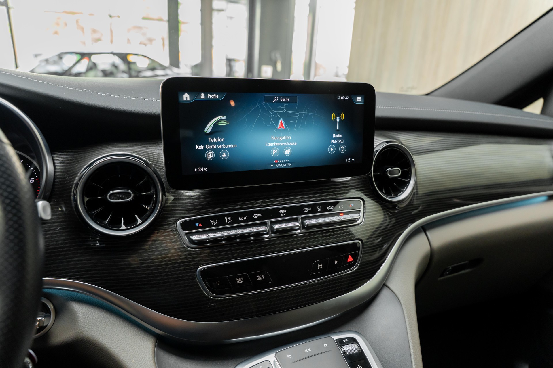 MERCEDES-BENZ V 250 d extralang Avantgarde 4Matic 9G-Tronic-image-11