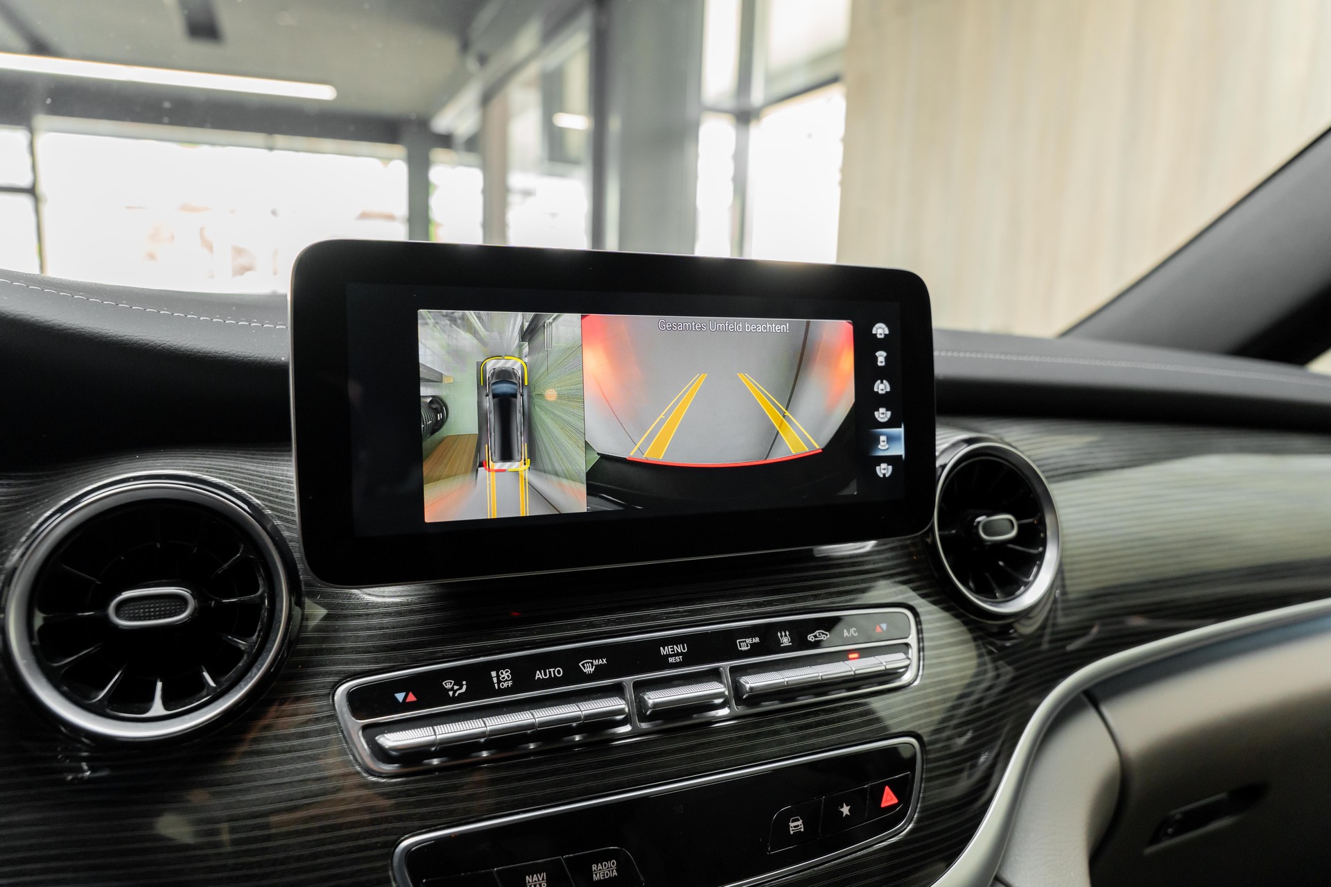 MERCEDES-BENZ V 250 d extralang Avantgarde 4Matic 9G-Tronic-image-12