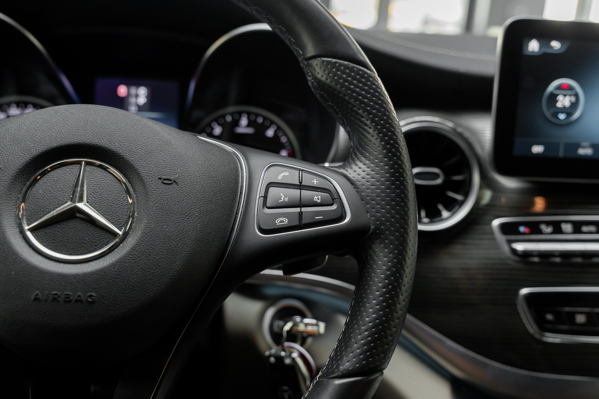 MERCEDES-BENZ V 250 d extralang Avantgarde 4Matic 9G-Tronic-image-19