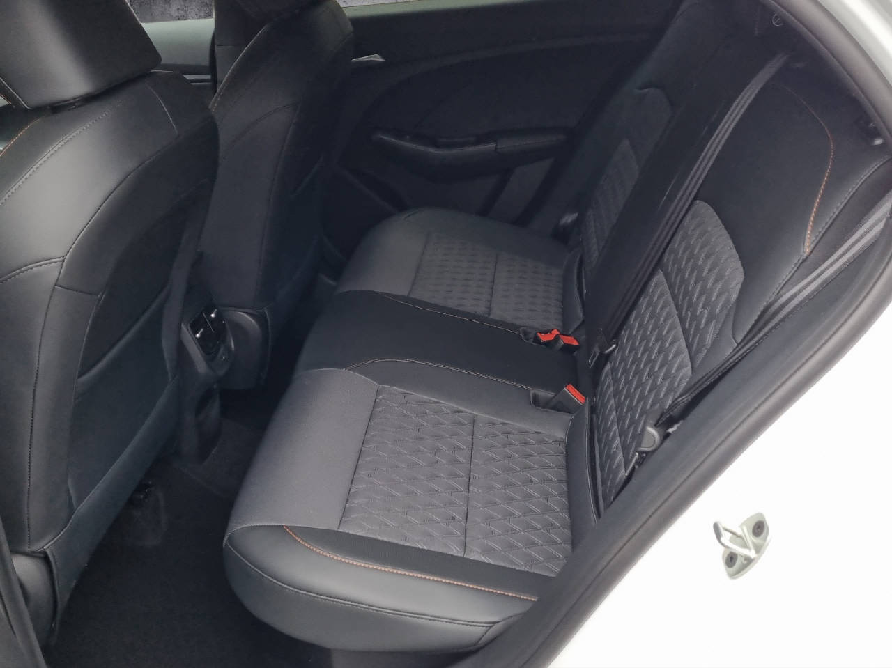MG 3 1.5 Hybrid Luxury-image-7