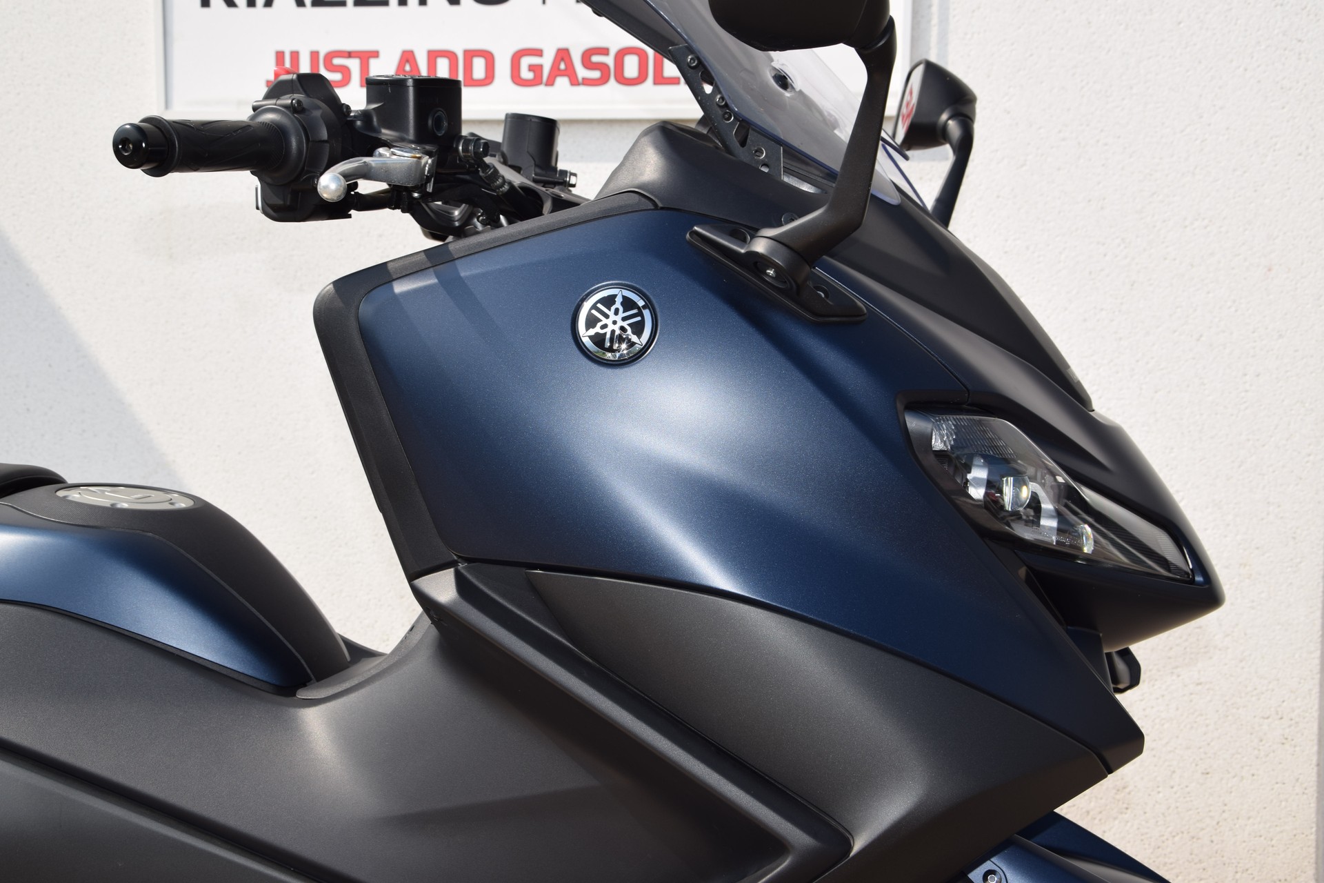 YAMAHA T-MAX XP 560-image-8