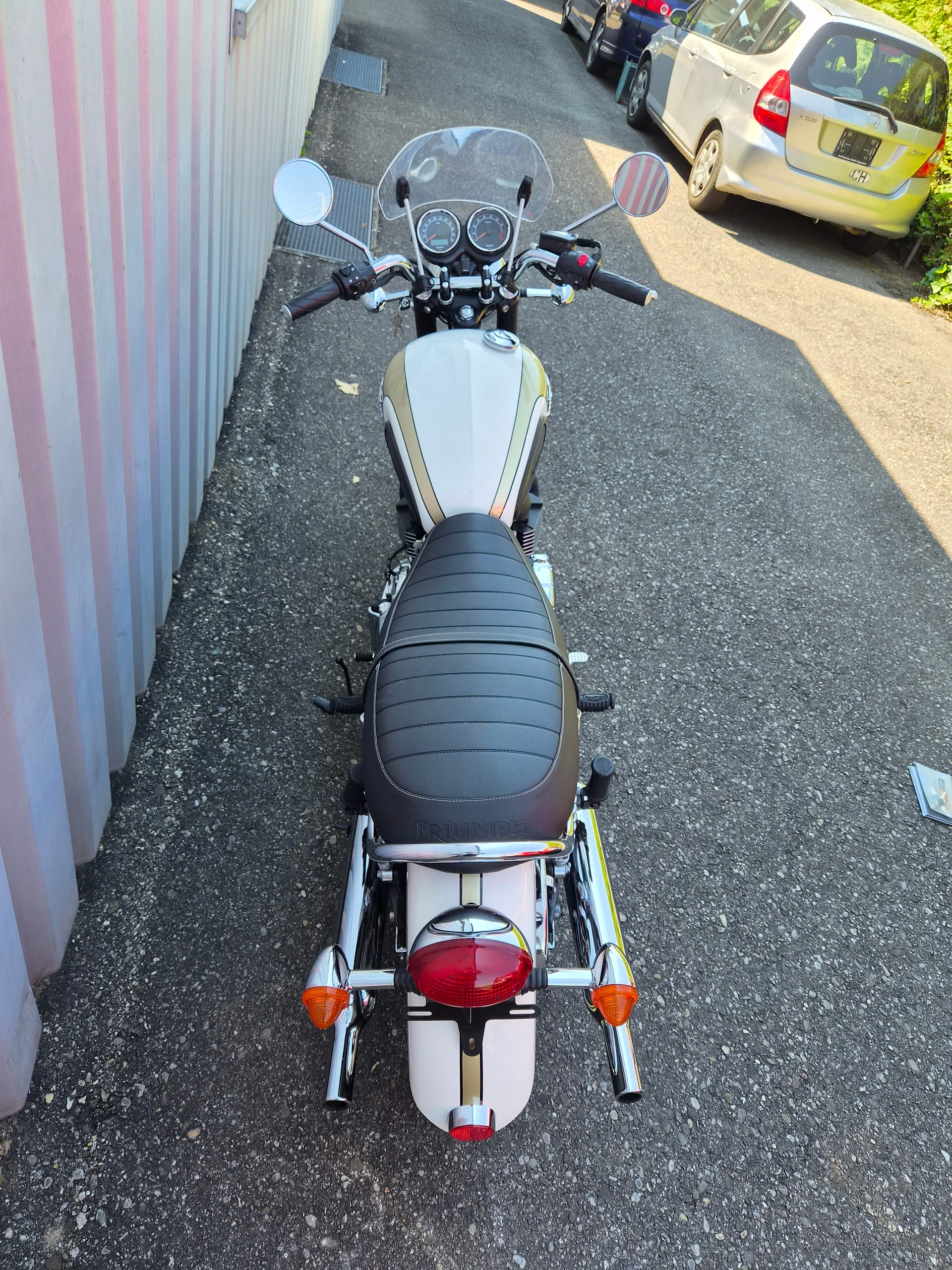 TRIUMPH Bonneville 900 i T 100-image-15