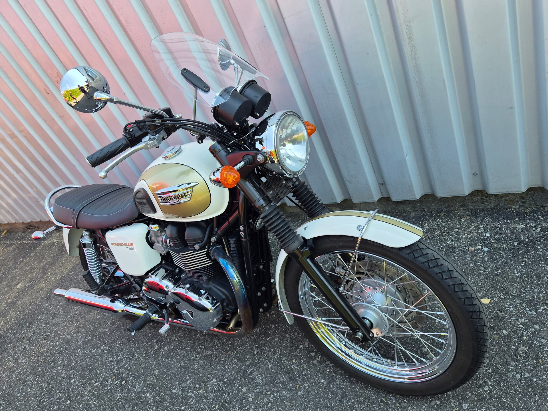 TRIUMPH Bonneville 900 i T 100-image-10