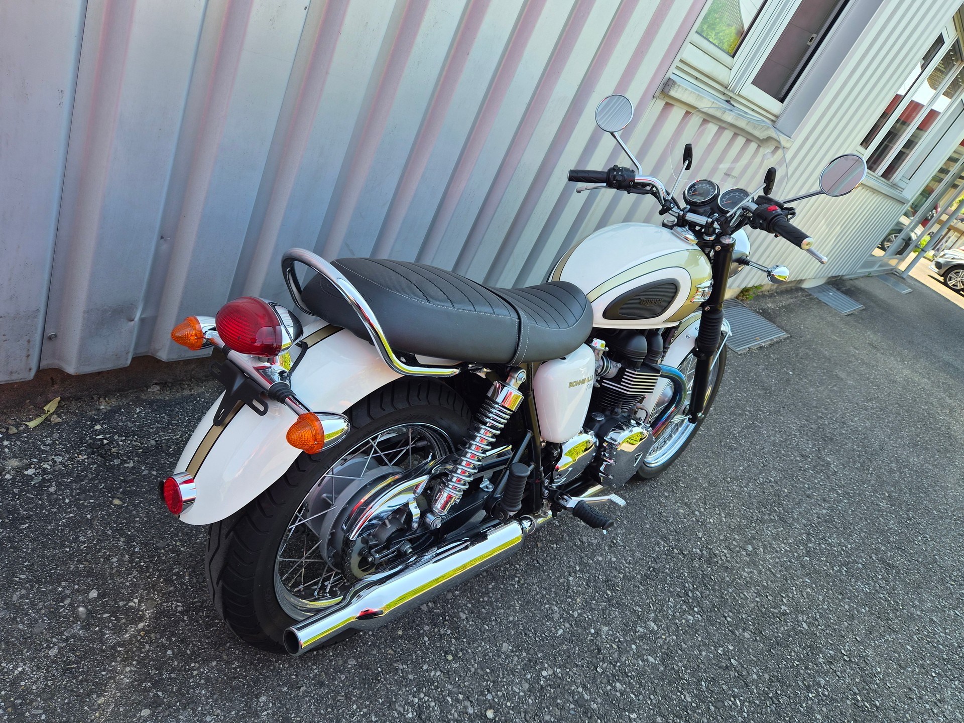 TRIUMPH Bonneville 900 i T 100-image-13