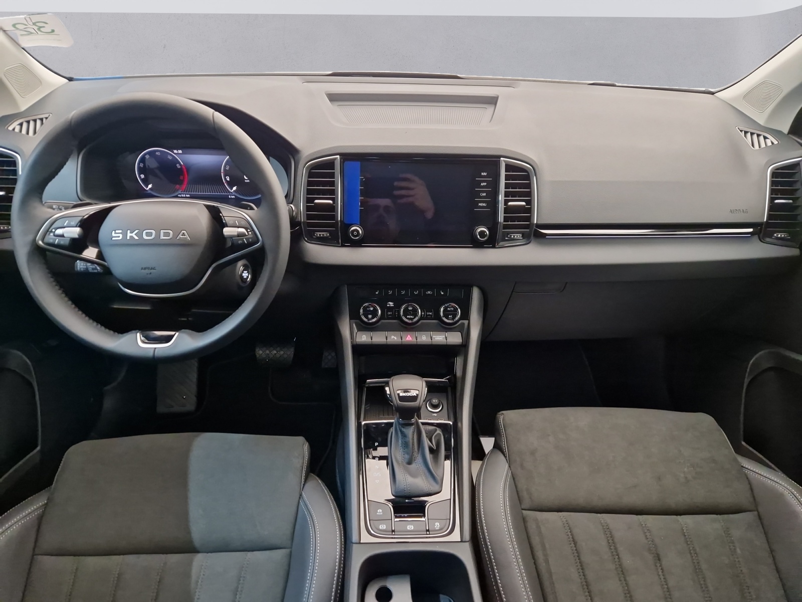 SKODA Karoq 1.5 TSI Dynamic DSG-image-10