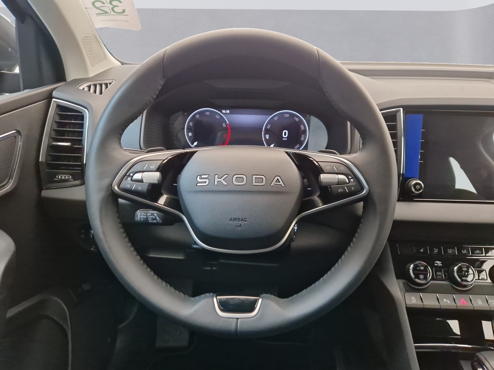 SKODA Karoq 1.5 TSI Dynamic DSG-image-11