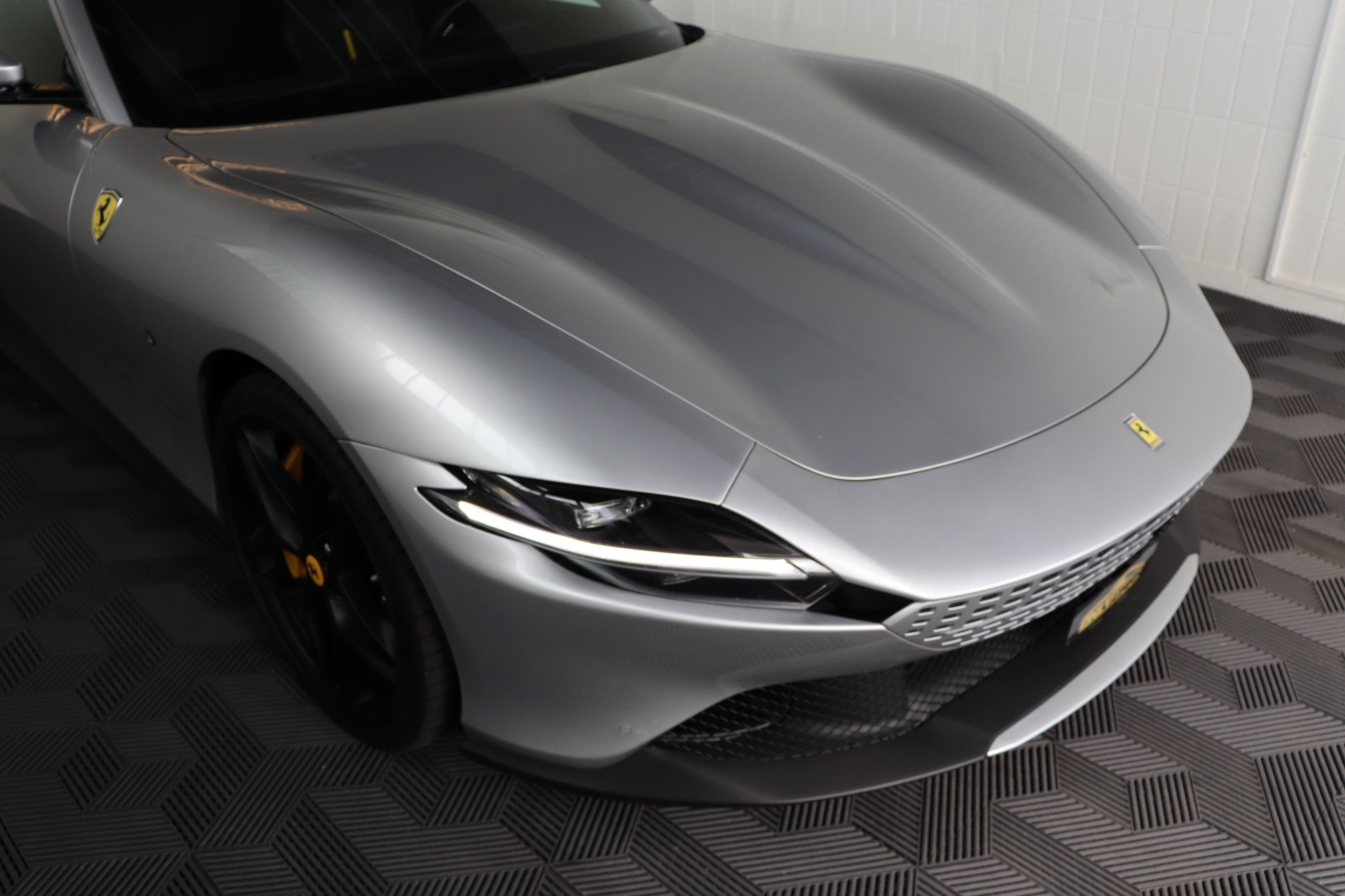 FERRARI Roma 3.9 V8 T-showroom-element-2