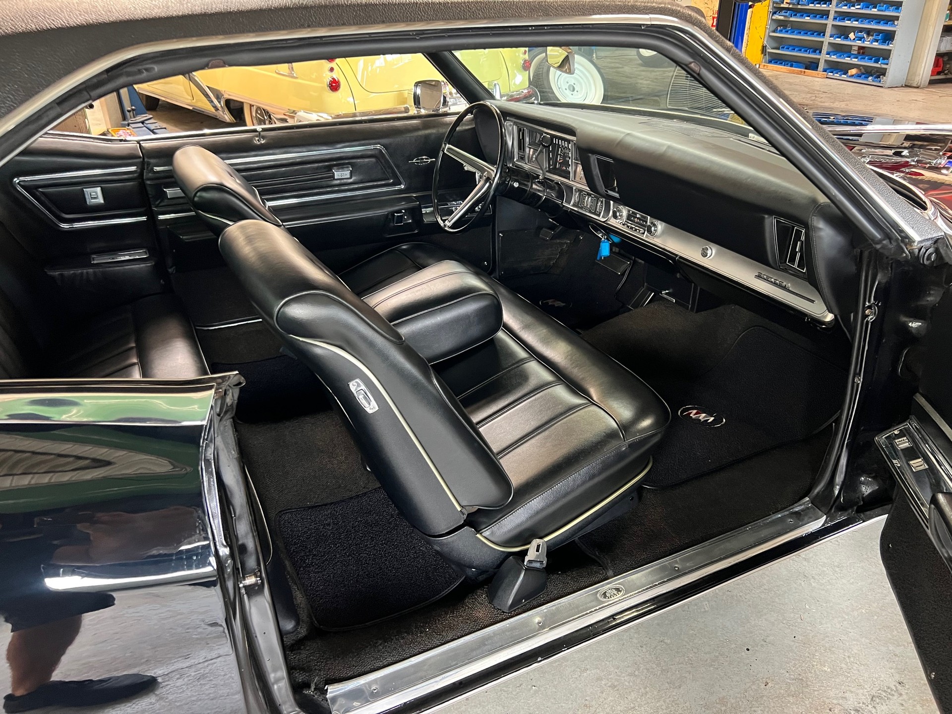 BUICK Riviera-image-8