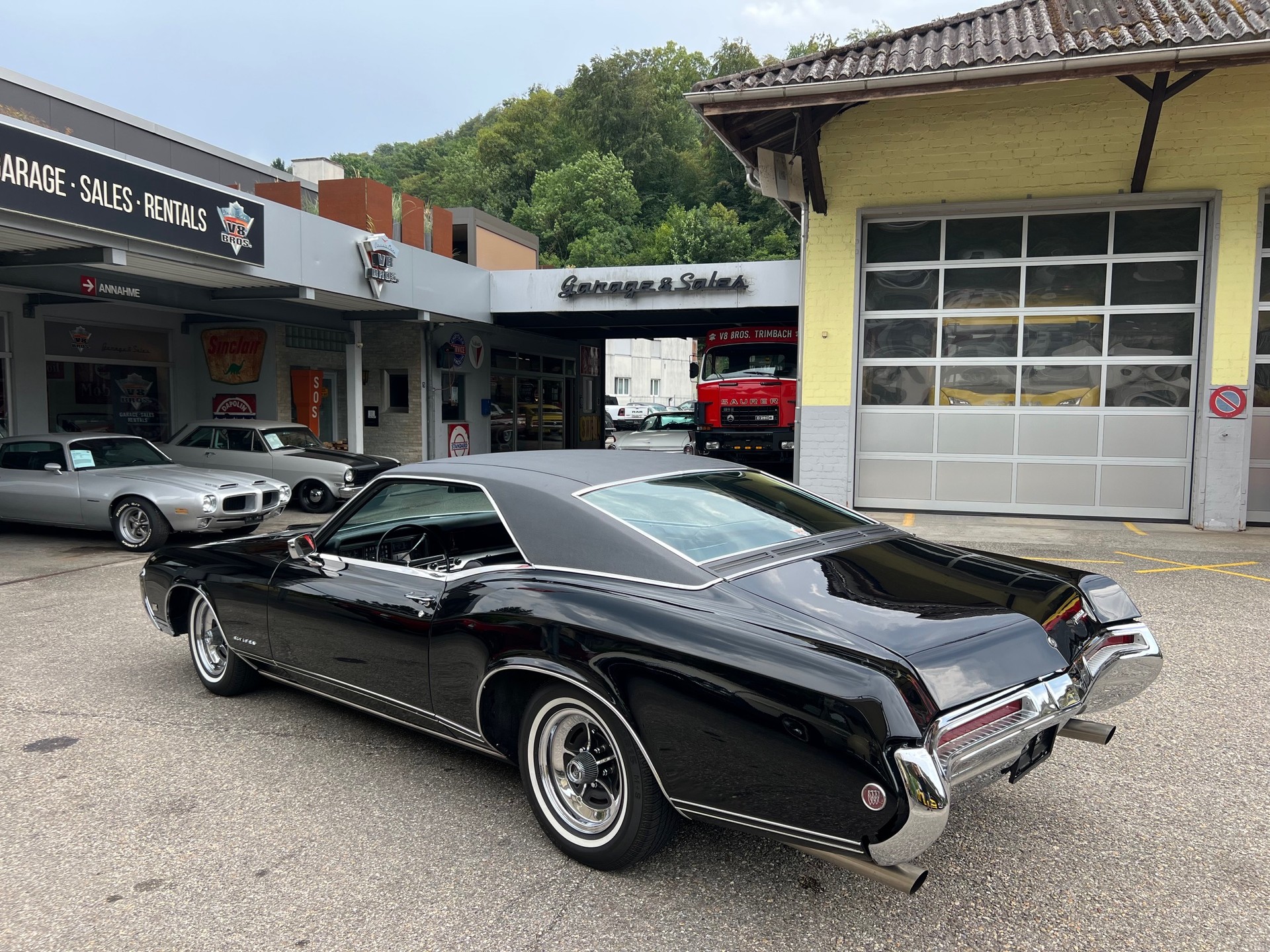 BUICK Riviera-image-3