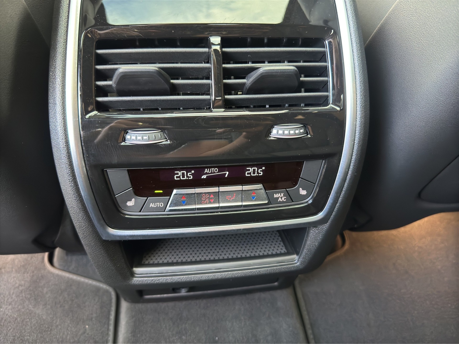 BMW X7 xDrive 48 40d M Sport Pro (CH) INDIVIDUAL FACELIFT-image-24