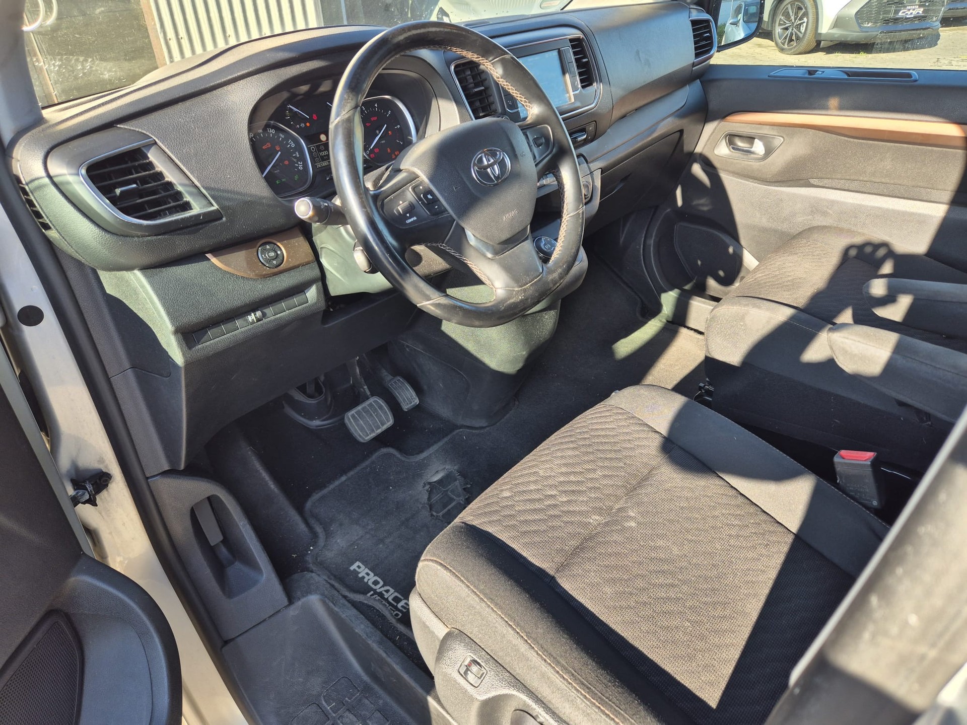 TOYOTA Proace Verso 2.0 D-4D Automatic-image-8