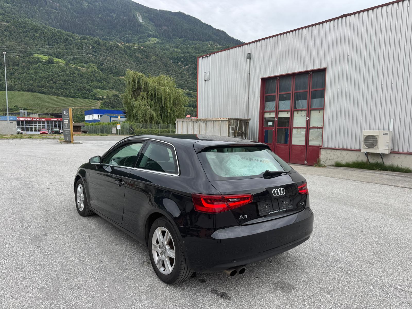 AUDI A3 2.0 TDI Attraction-image-4