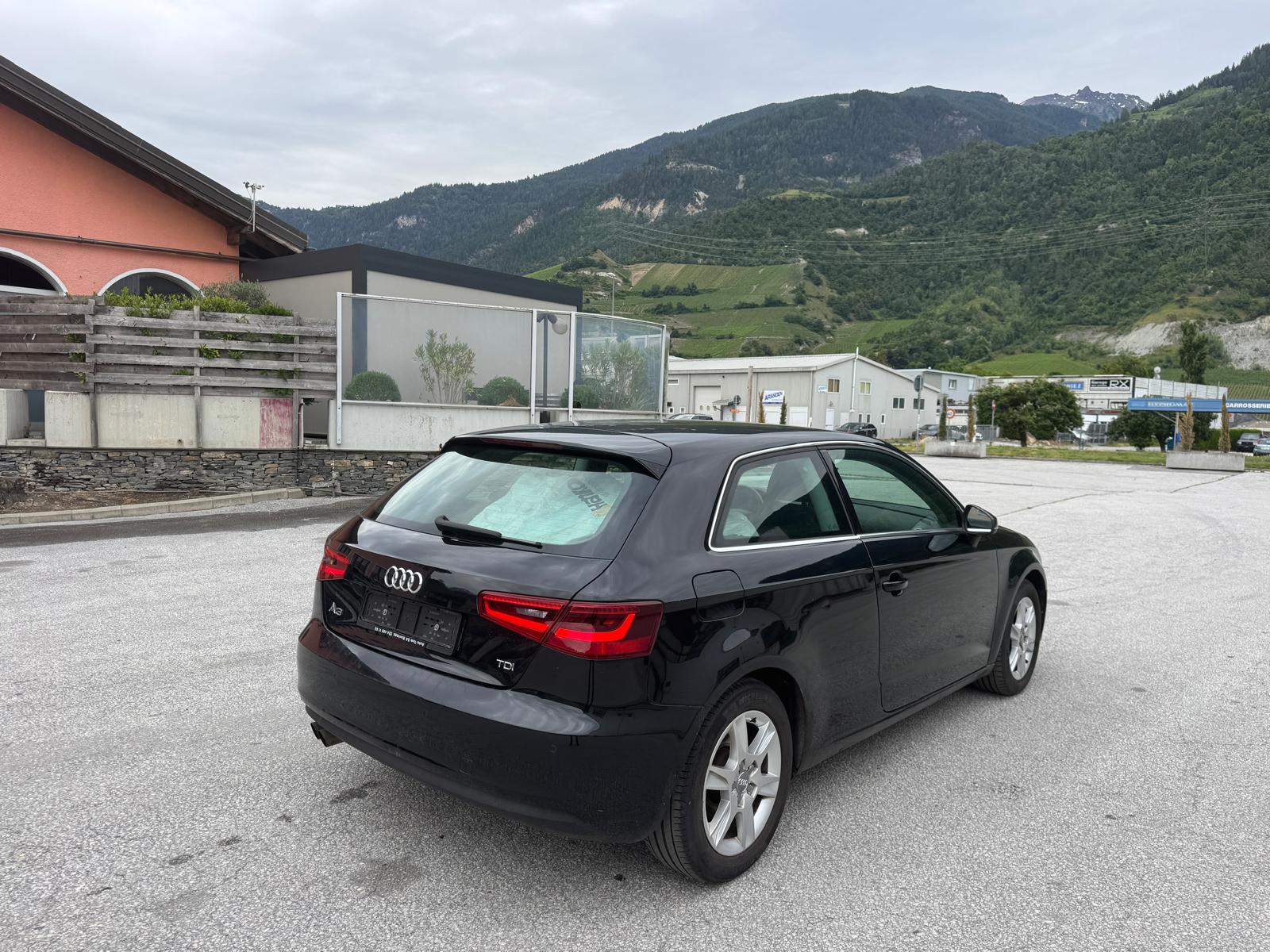 AUDI A3 2.0 TDI Attraction-image-3