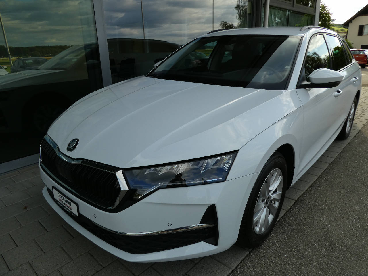 SKODA Octavia Combi 2.0 TDI 150 Selection DSG-showroom-element-1