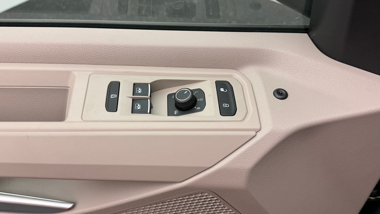 VW Multivan 1.5 eHybrid Life Edition Lang DSG-image-8