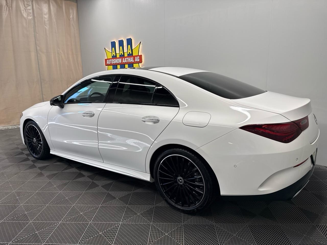 MERCEDES-BENZ CLA 200 AMG DCT-showroom-element-1