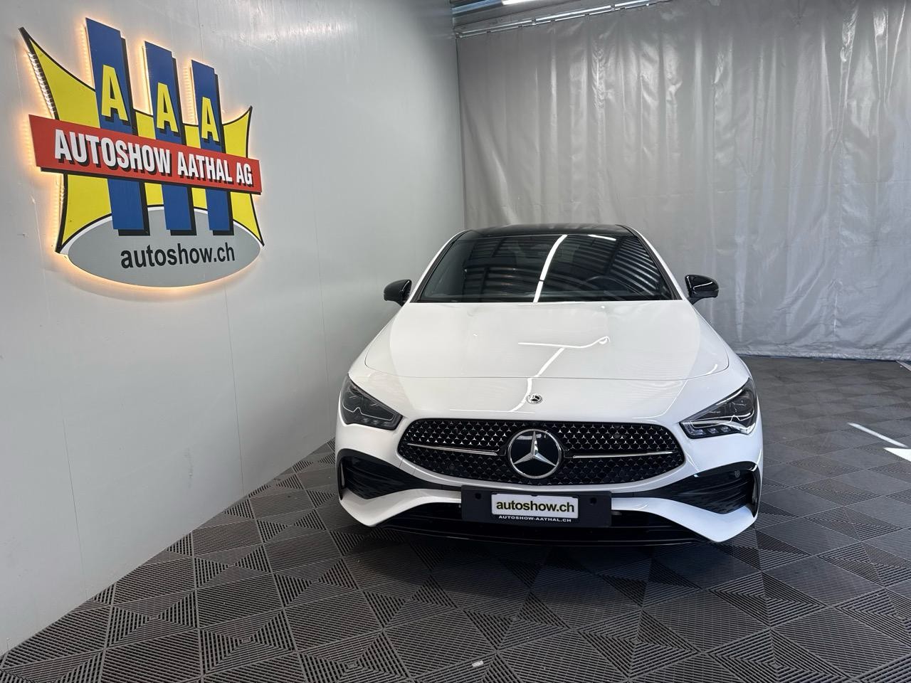 MERCEDES-BENZ CLA 200 AMG DCT-image-13