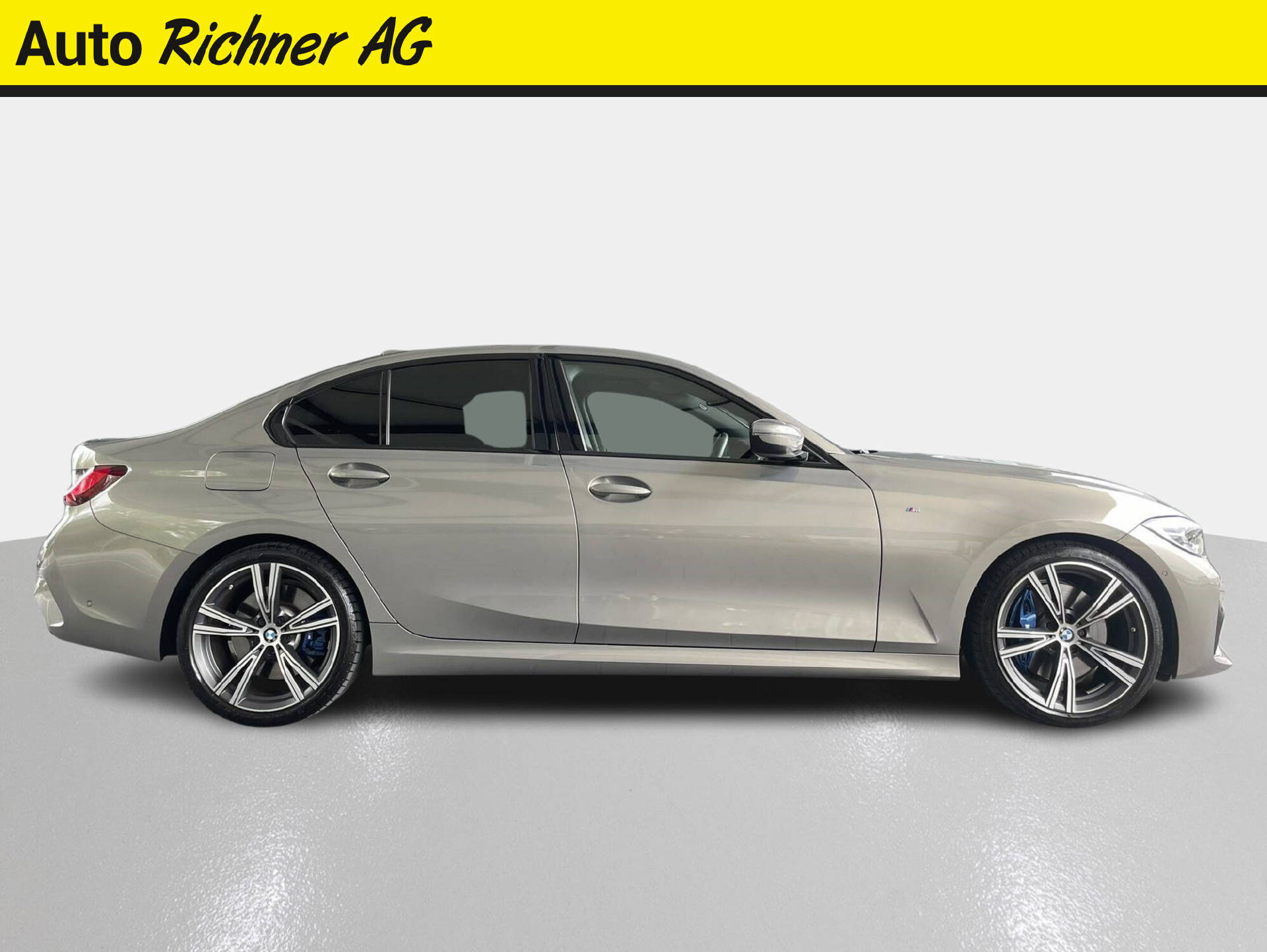 BMW 330i SAG-showroom-element-2