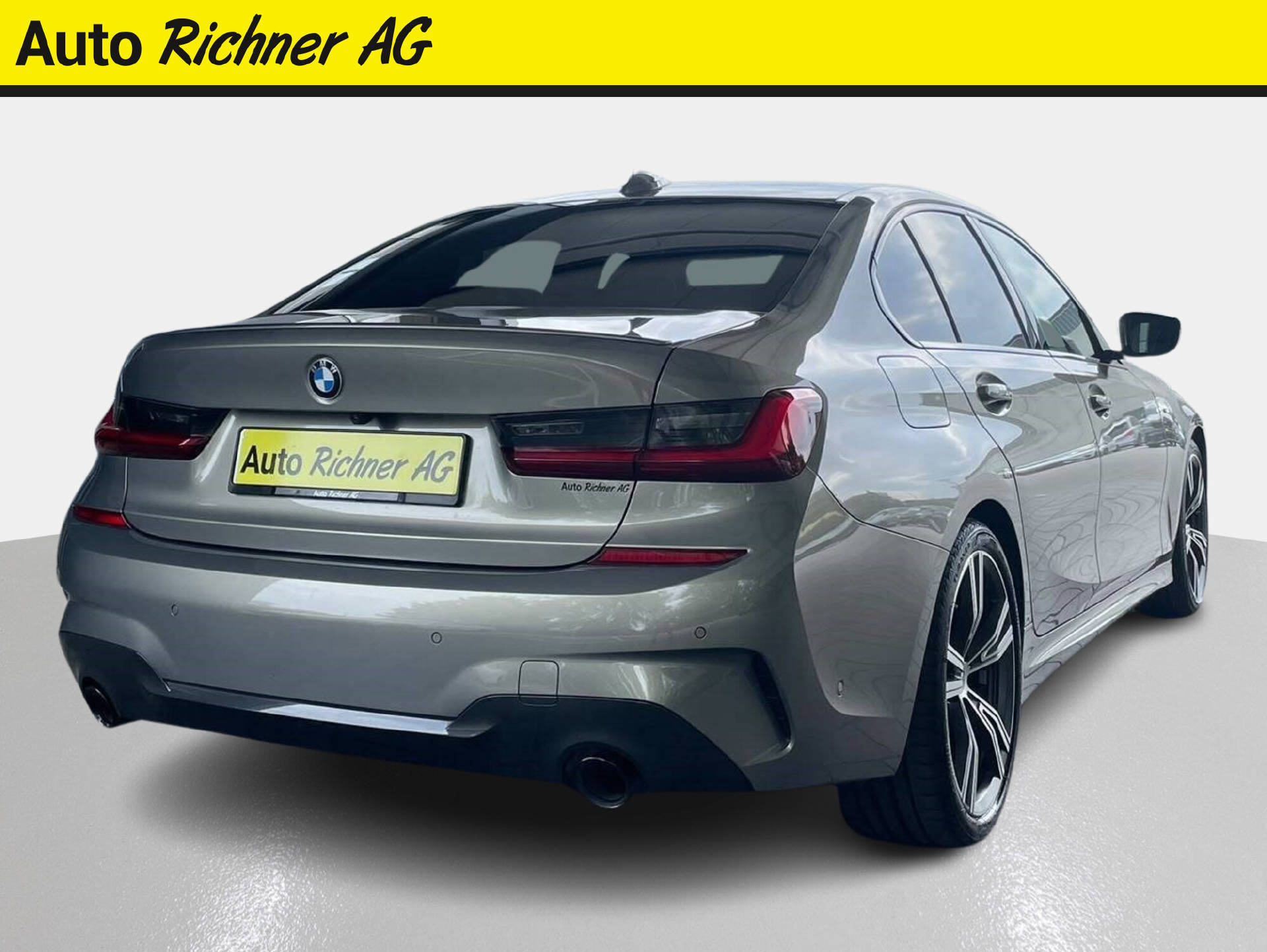 BMW 330i SAG-showroom-element-3