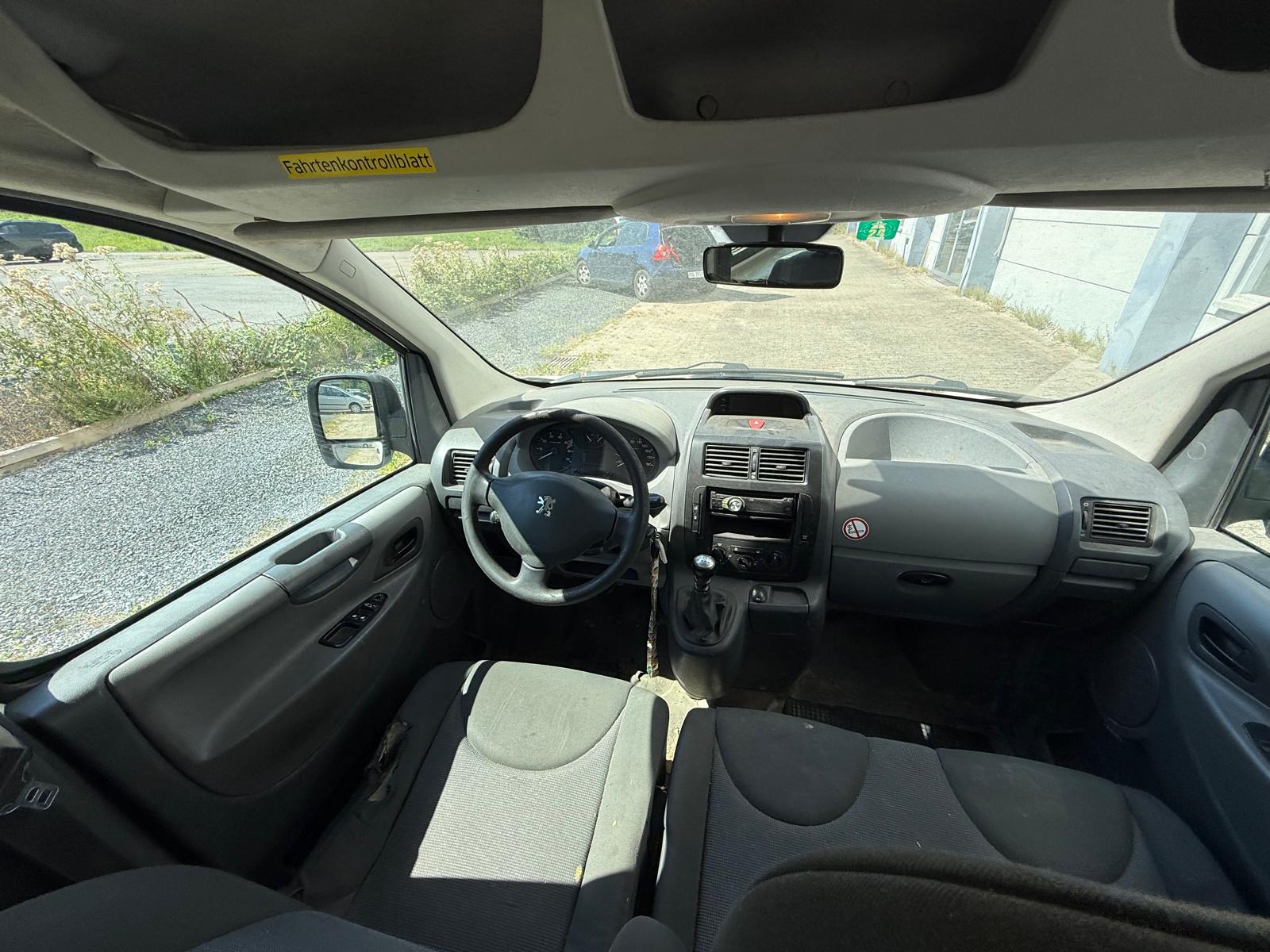 PEUGEOT Expert Tepee 2.0 HDi Confort L1-image-10