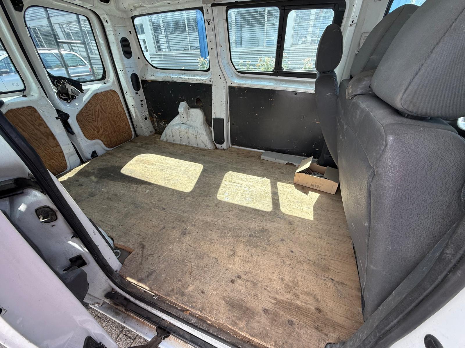 PEUGEOT Expert Tepee 2.0 HDi Confort L1-image-8