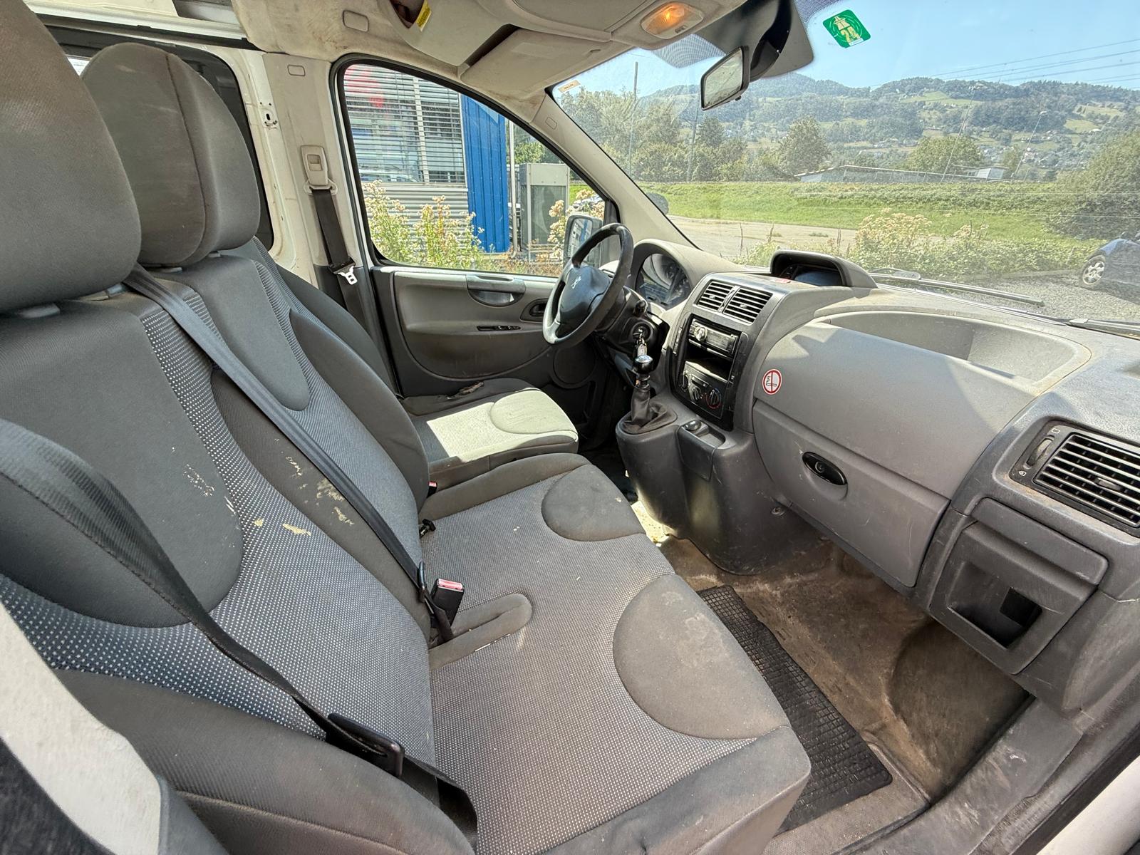 PEUGEOT Expert Tepee 2.0 HDi Confort L1-image-6