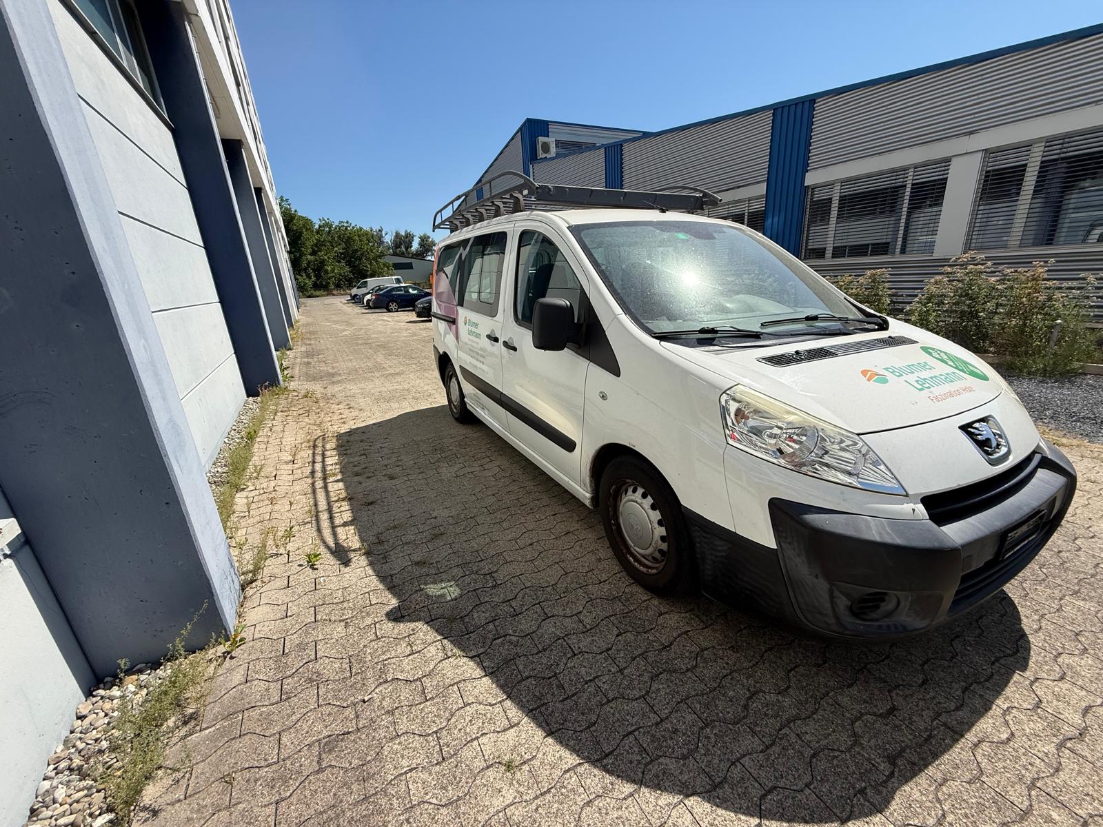 PEUGEOT Expert Tepee 2.0 HDi Confort L1-image-1