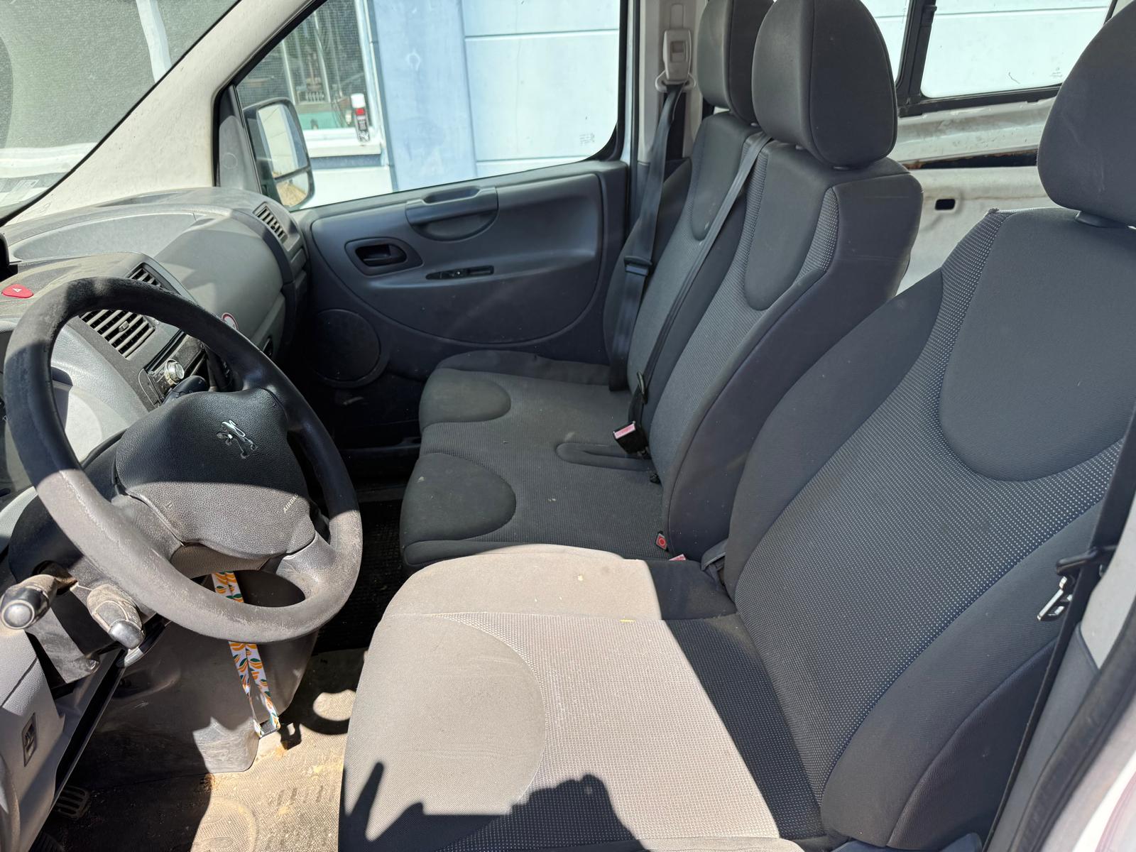 PEUGEOT Expert Tepee 2.0 HDi Confort L1-image-9