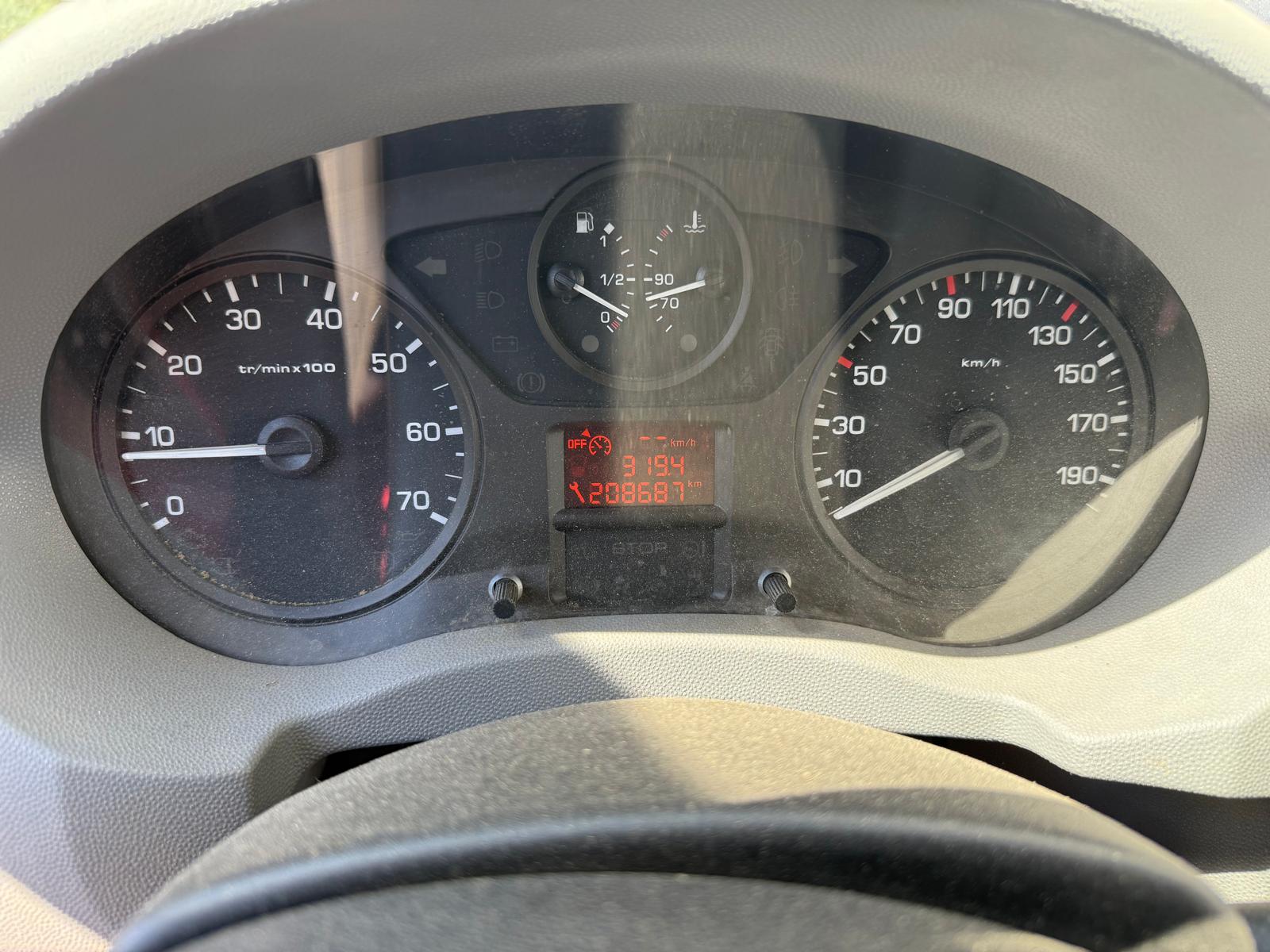PEUGEOT Expert Tepee 2.0 HDi Confort L1-image-11
