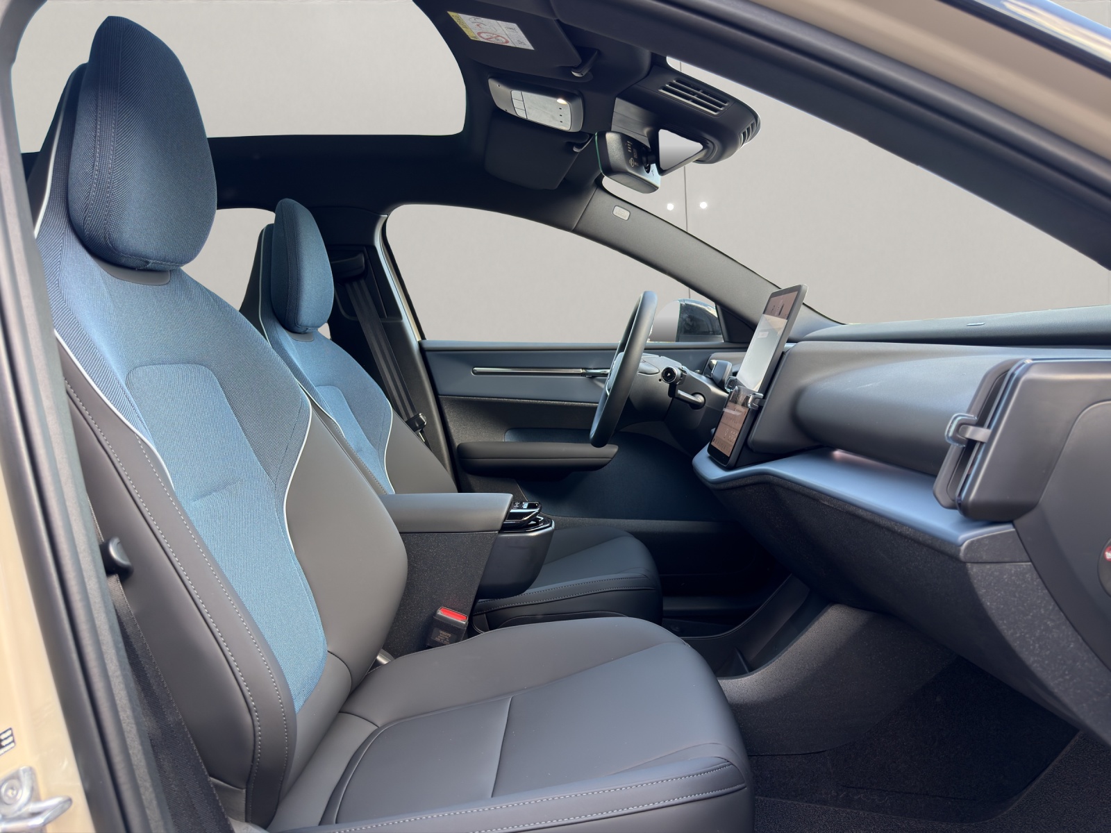 VOLVO EX30 E60 Twin Ultra Performance AWD .-image-12