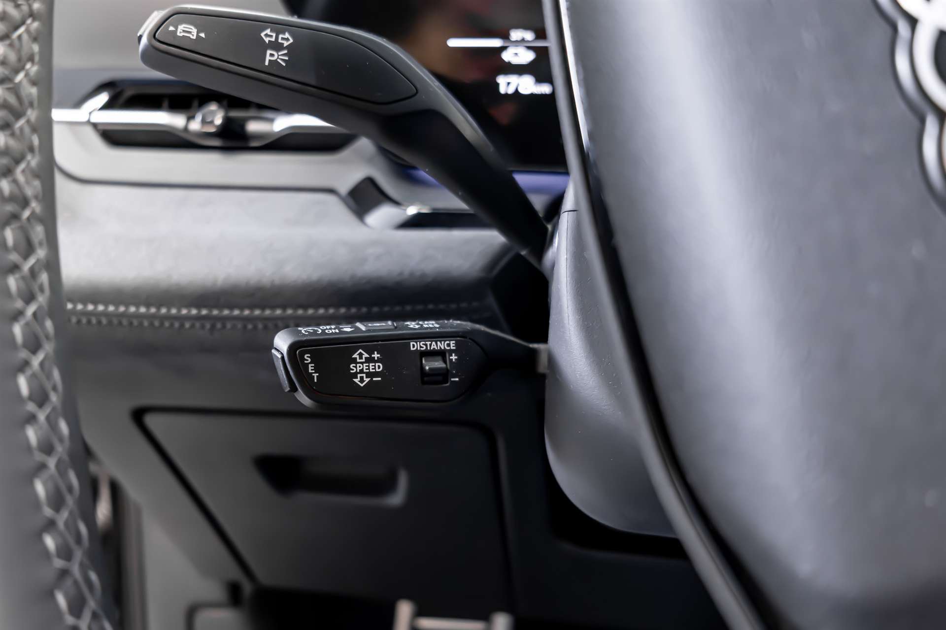 AUDI Q6 e-tron quattro S-Line-image-11