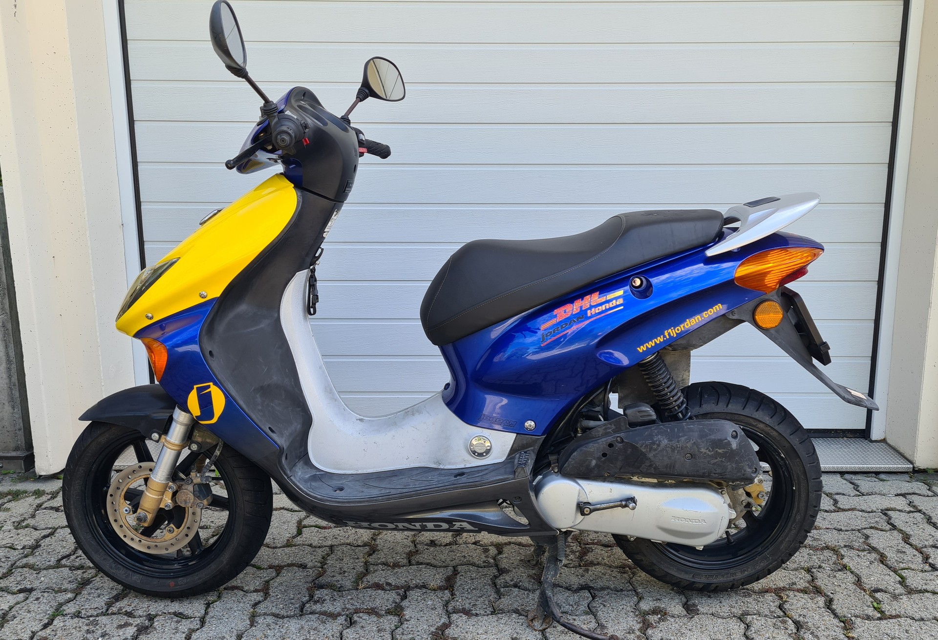 HONDA SZX 50 S Replica Rossi-image-3