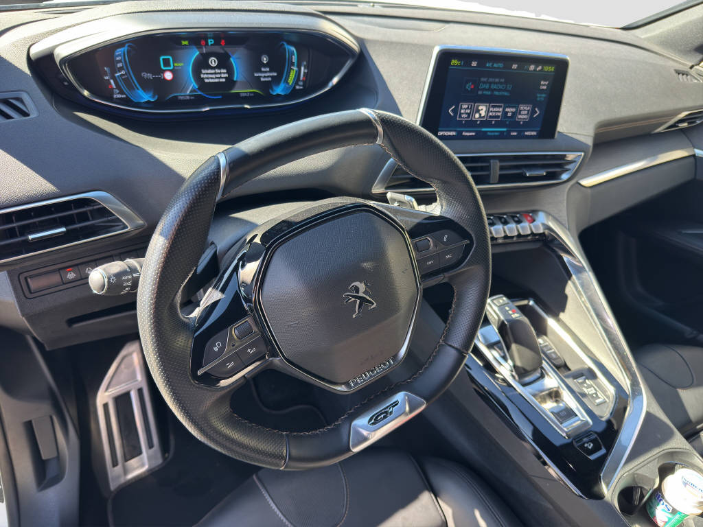 PEUGEOT 3008 1.6 Plug-in Hybrid4 GT Pack-image-9
